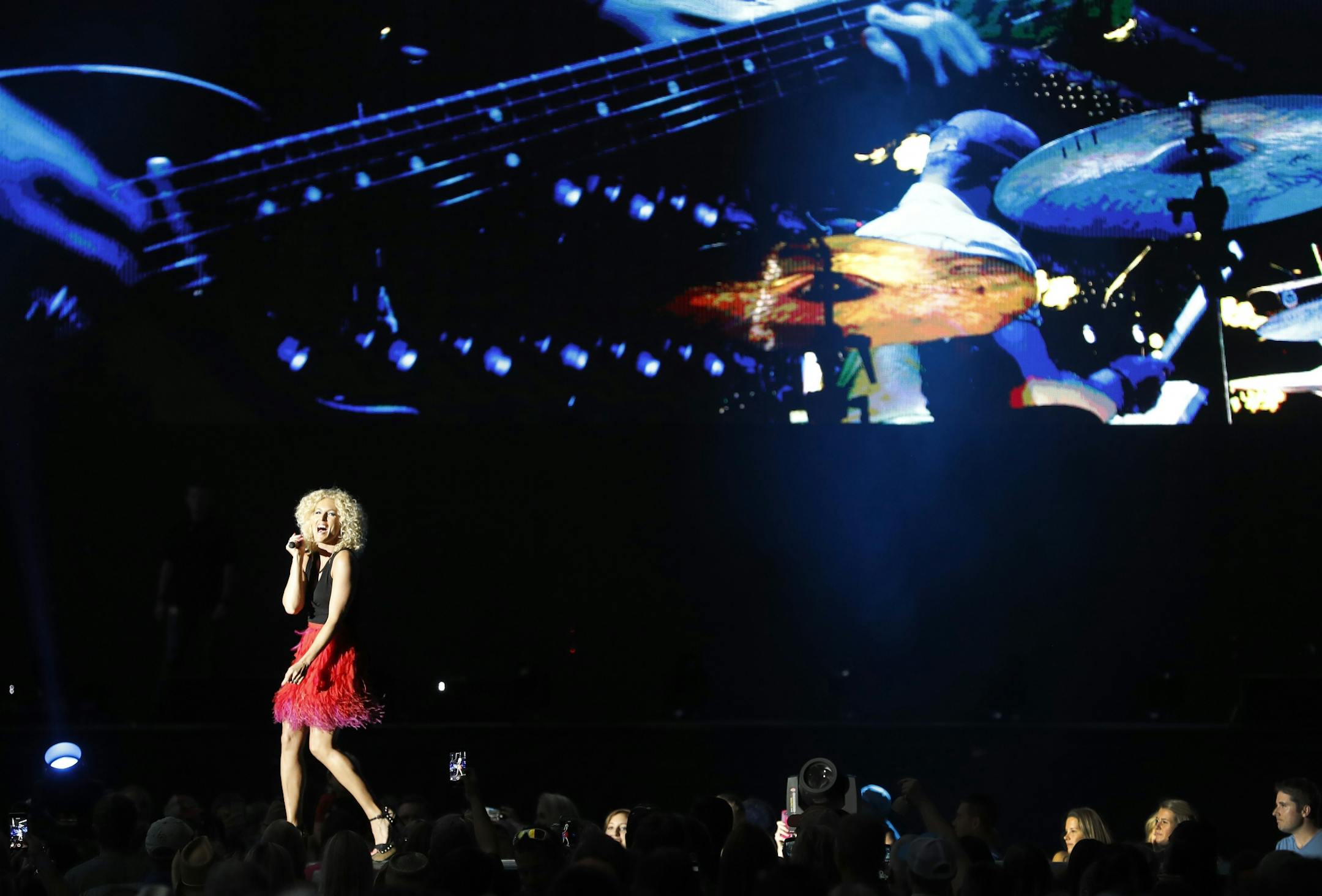 Kimberly Schlapman and Karen Fairchild of Little Big Town performed at US Bank Stadium.