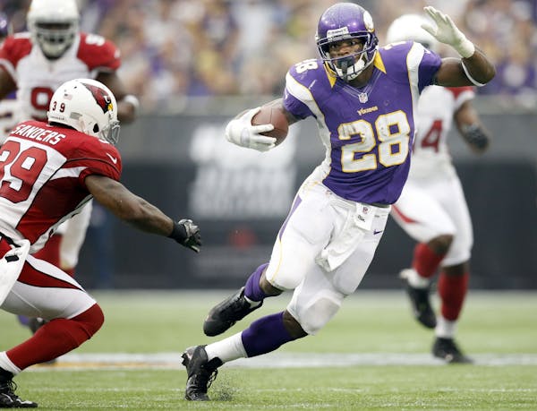 Minnesota Vikings running back Adrian Peterson (28) in the second quarter.