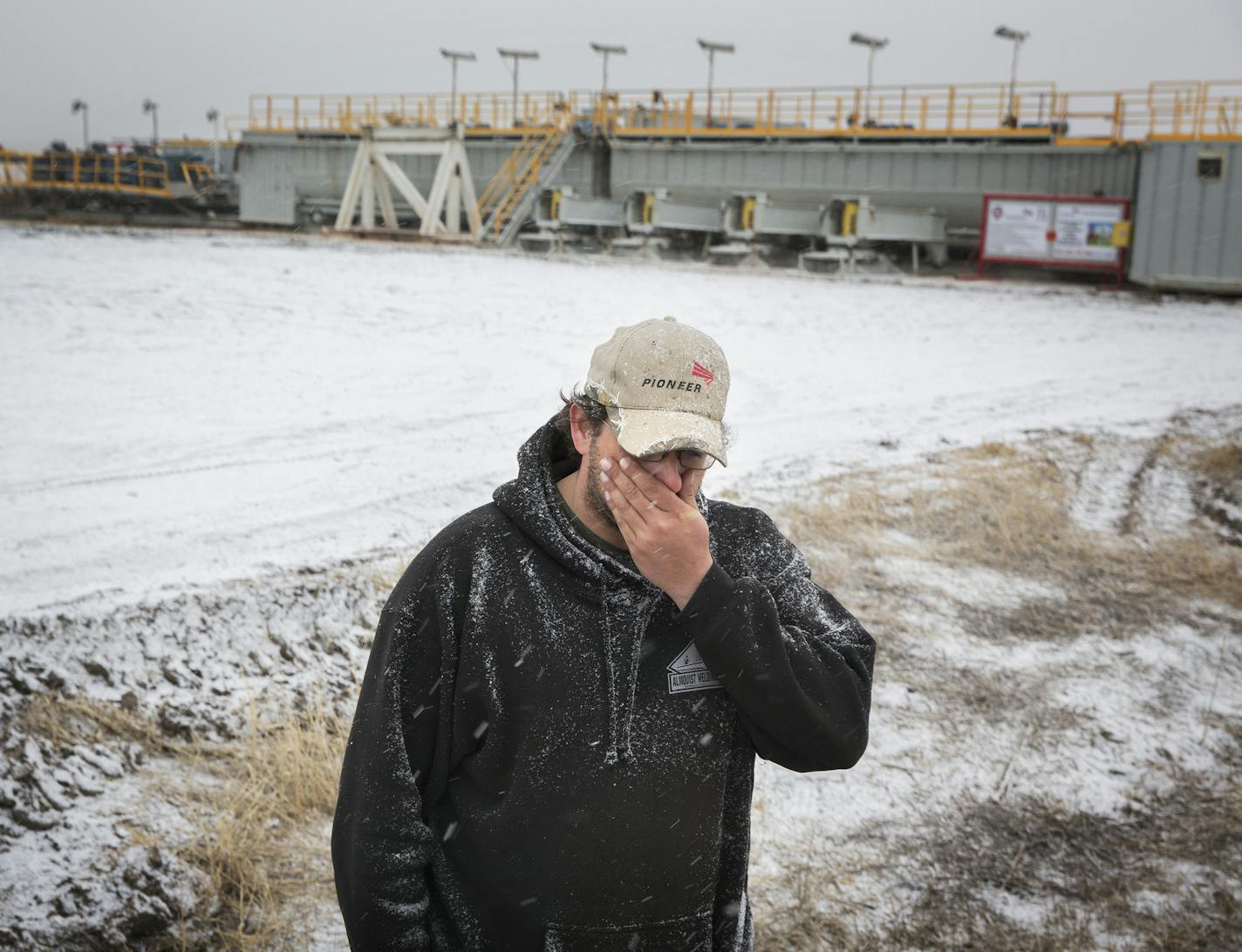 Shay Hunt lost his job working an oil rig when it shut down, and now has a job guarding the rig at night in the outdoor storage location west of Williston, North Dakota on Friday, April 3, 2015. ] LEILA NAVIDI leila.navidi@startribune.com /