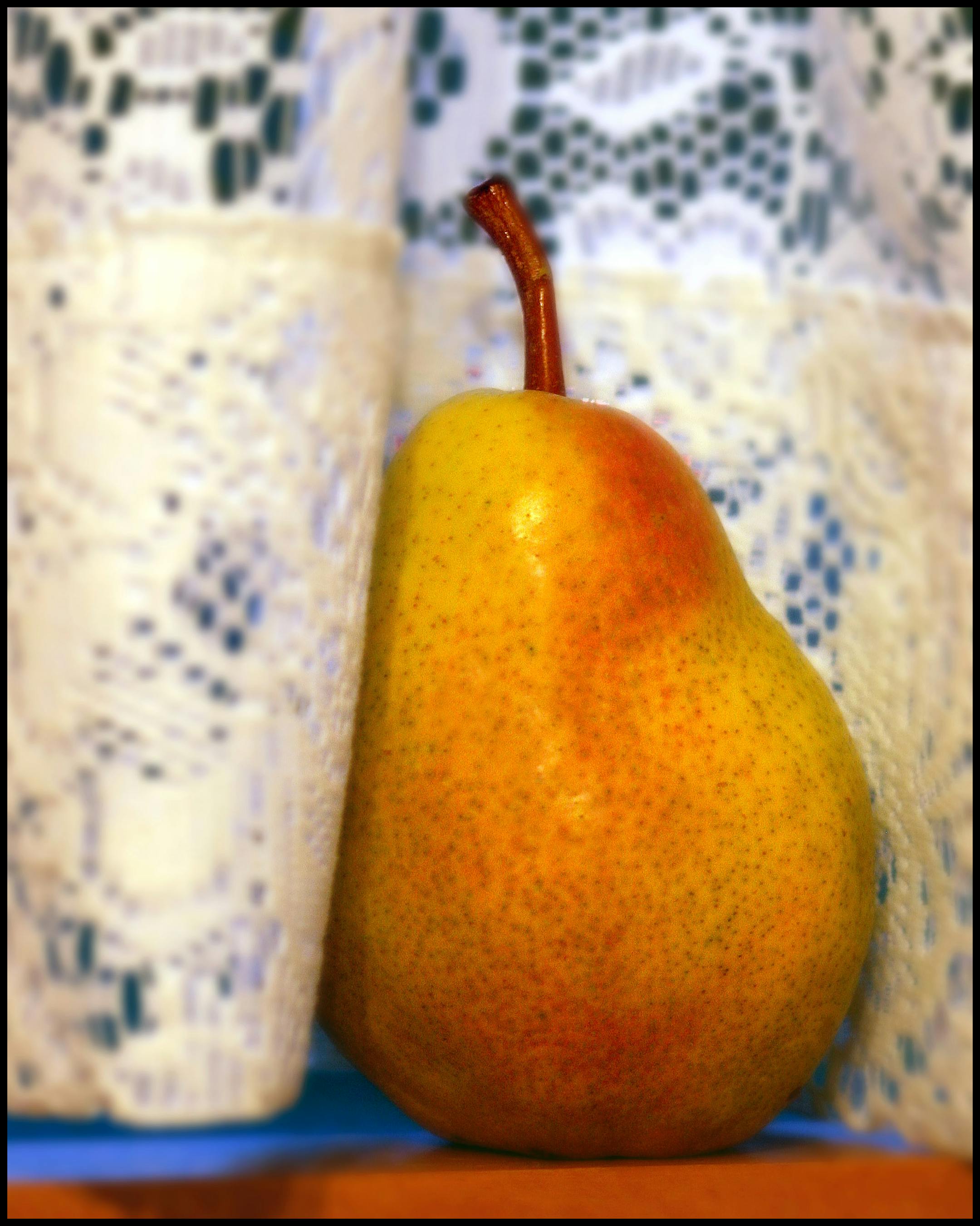 Star Tribune photos/Tom Wallace Counting pear varieties. Photos of as many varieties that I could find. Illustrations for the pear feature to run in the taste section in Sept 2005. organic barlett pear