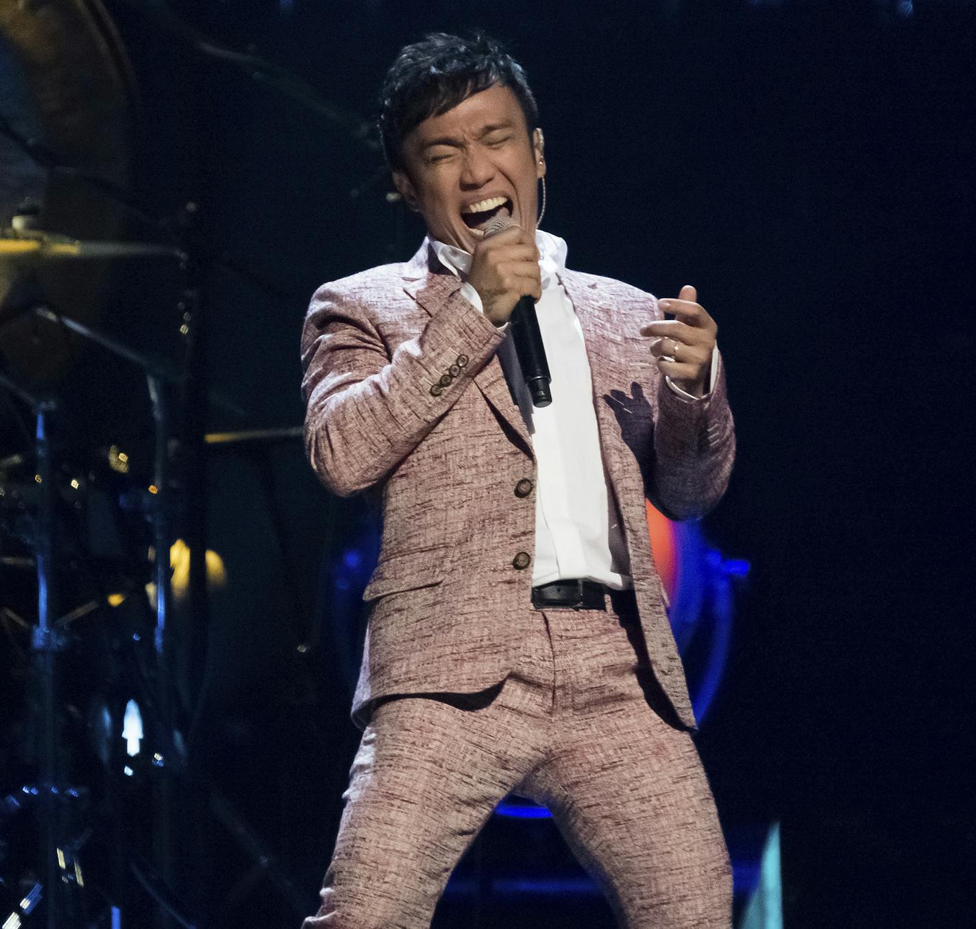 Singer Arnel Pineda performs with Journey Friday at Target Field.