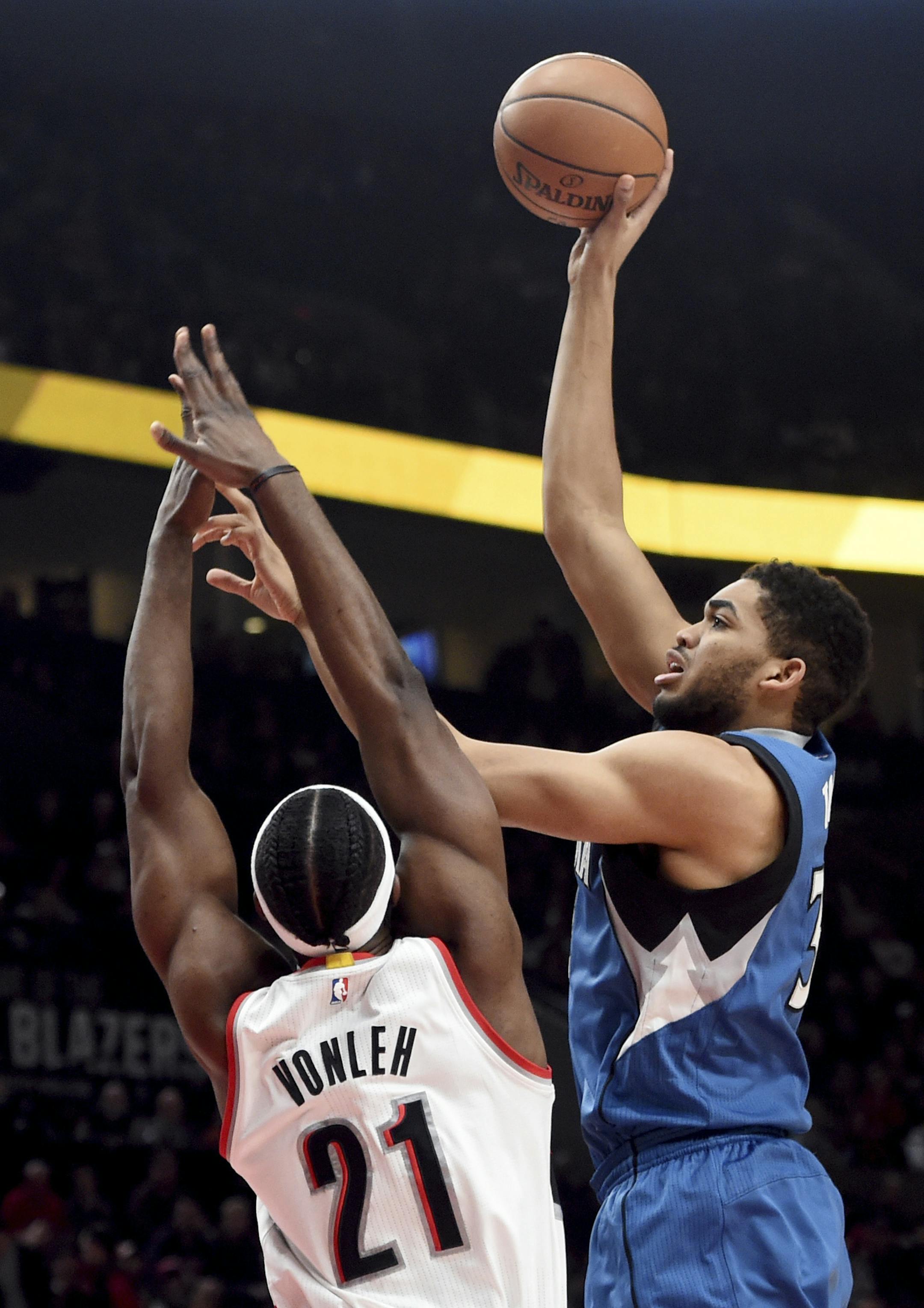 Minnesota Timberwolves center Karl-Anthony Towns shoots over Portland Trail Blazers forward Noah Vonleh during the first half of an NBA basketball game in Portland, Ore., Saturday, March 25, 2017. (AP Photo/Steve Dykes)