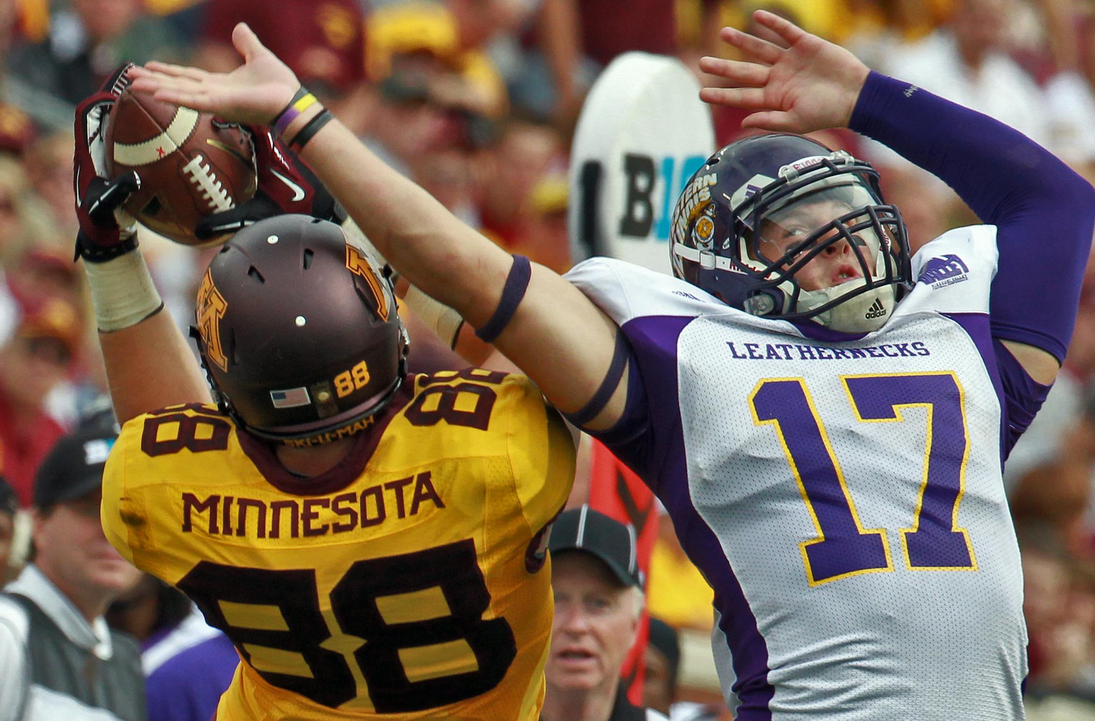 Minnesota Gophers vs. Western Illinois Leathernecks football. Gophers receiver Maxx Williams (88) pulled down a reception for a long gain beating Leatherneck defender Kevin Kintzel (17) on the 2nd half play. (MARLIN LEVISON/STARTRIBUNE(mlevison@startribune.com)