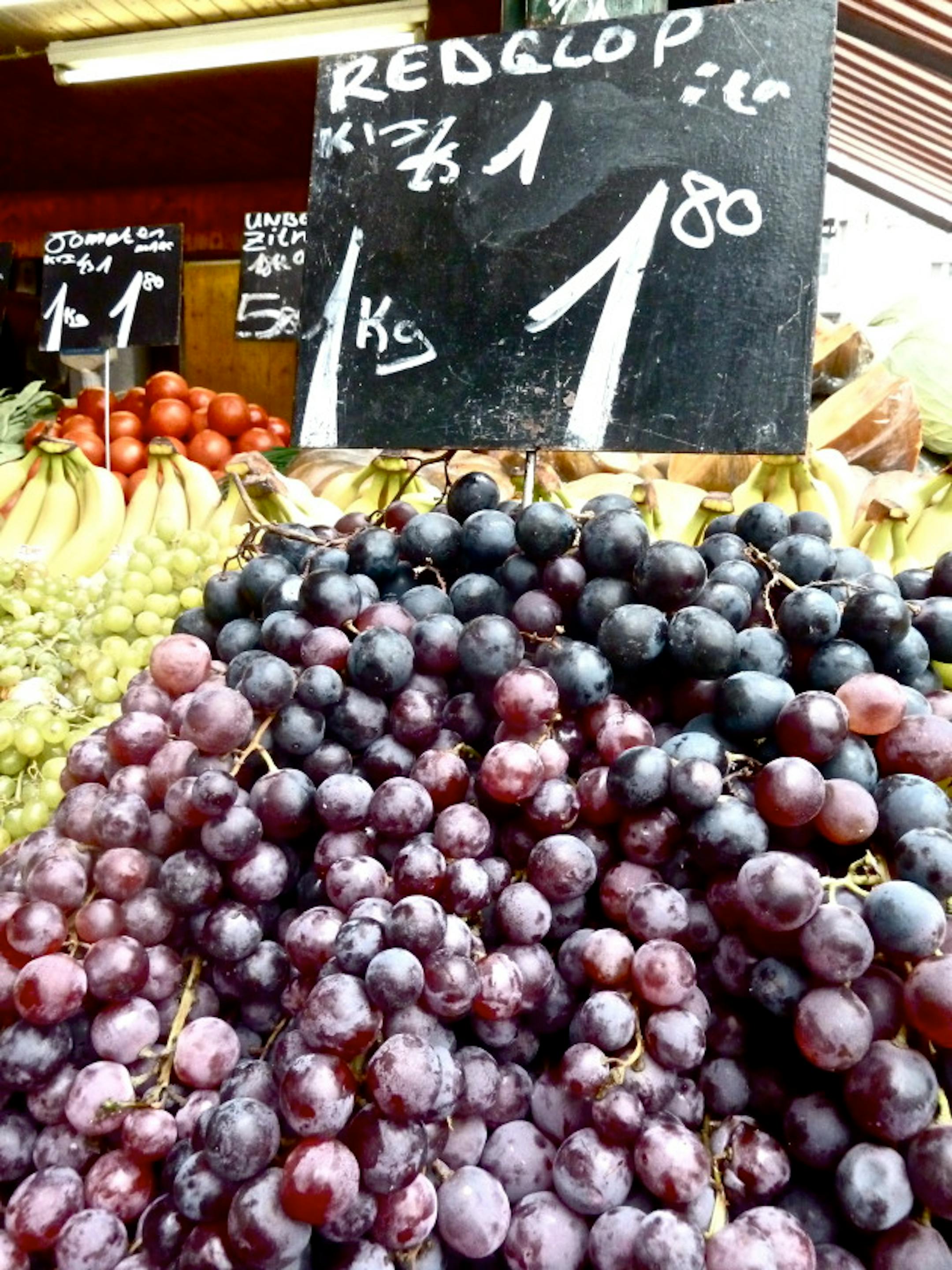 Fresh fruit stand at the Naschmarkt!