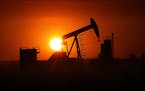 The sun set over the Bakken Oil Formation, behind an oil well near Williston. ] (JIM GEHRZ/STAR TRIBUNE) / September 26, 2013, Watford City, ND &#xe2;