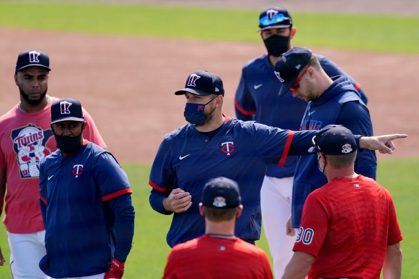 Twins manager Rocco Baldelli talks to players before a spring training game against the Braves on March 22 in Fort Myers