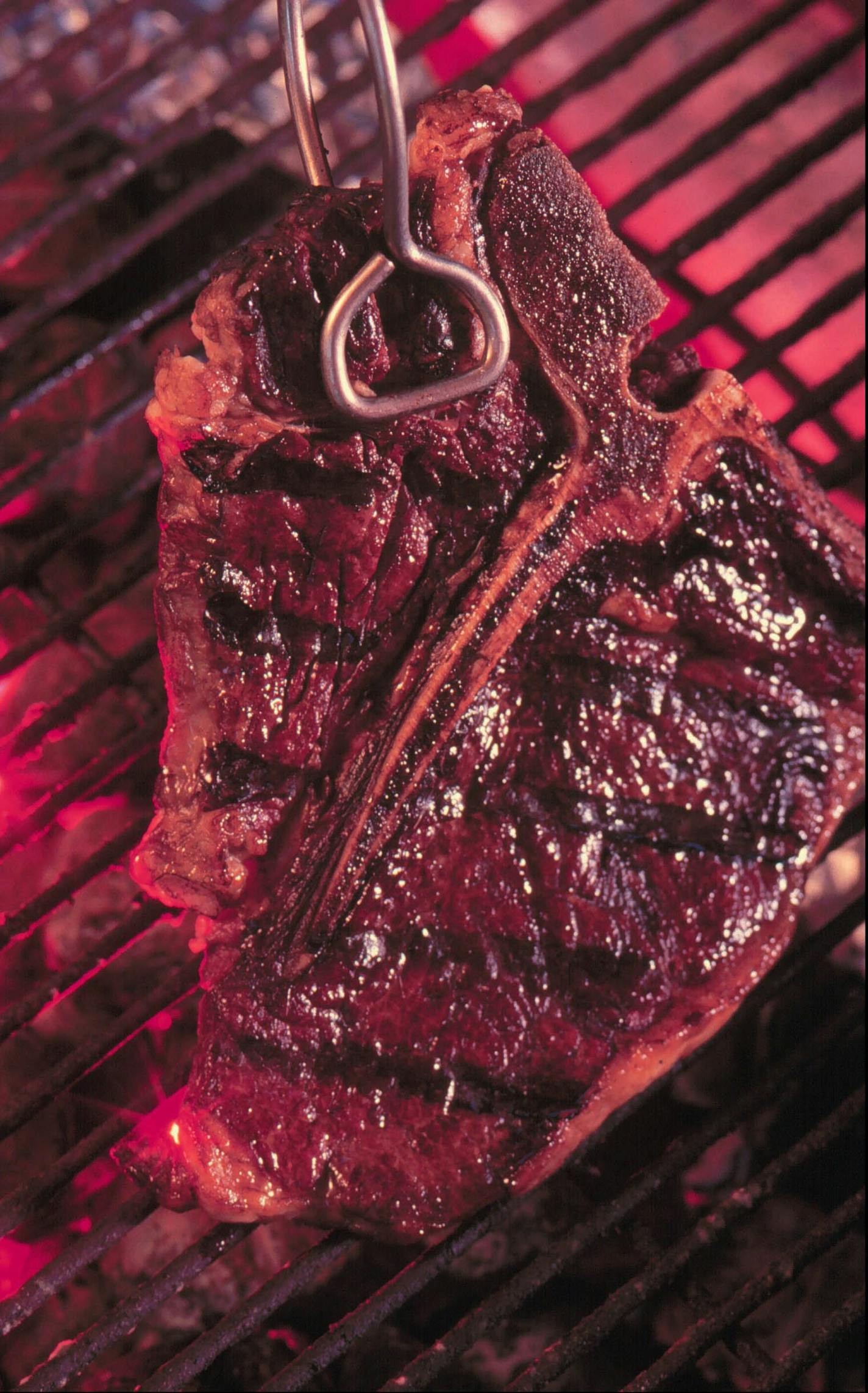 KRT FOOD STORY SLUGGED: STEAKS KRT PHOTOGRAPH BY MARY KELLEY/COLORADO SPRINGS GAZETTE TELEGRAPH (KRT3-September 28) Uptown cuts of steak, like this T-bone, require little preparation for grilling according to William Rice author of the ''Steak Lover's Cookbook'' Rice classifies the most tender cuts of steak, such as T-bone, ribeye and top lion, as uptown cuts. (GT) AP PL KD 1998 (Vert) (Additional photo available on KRT Direct, PressLink or upon request.) NO MAGS, NO SALES