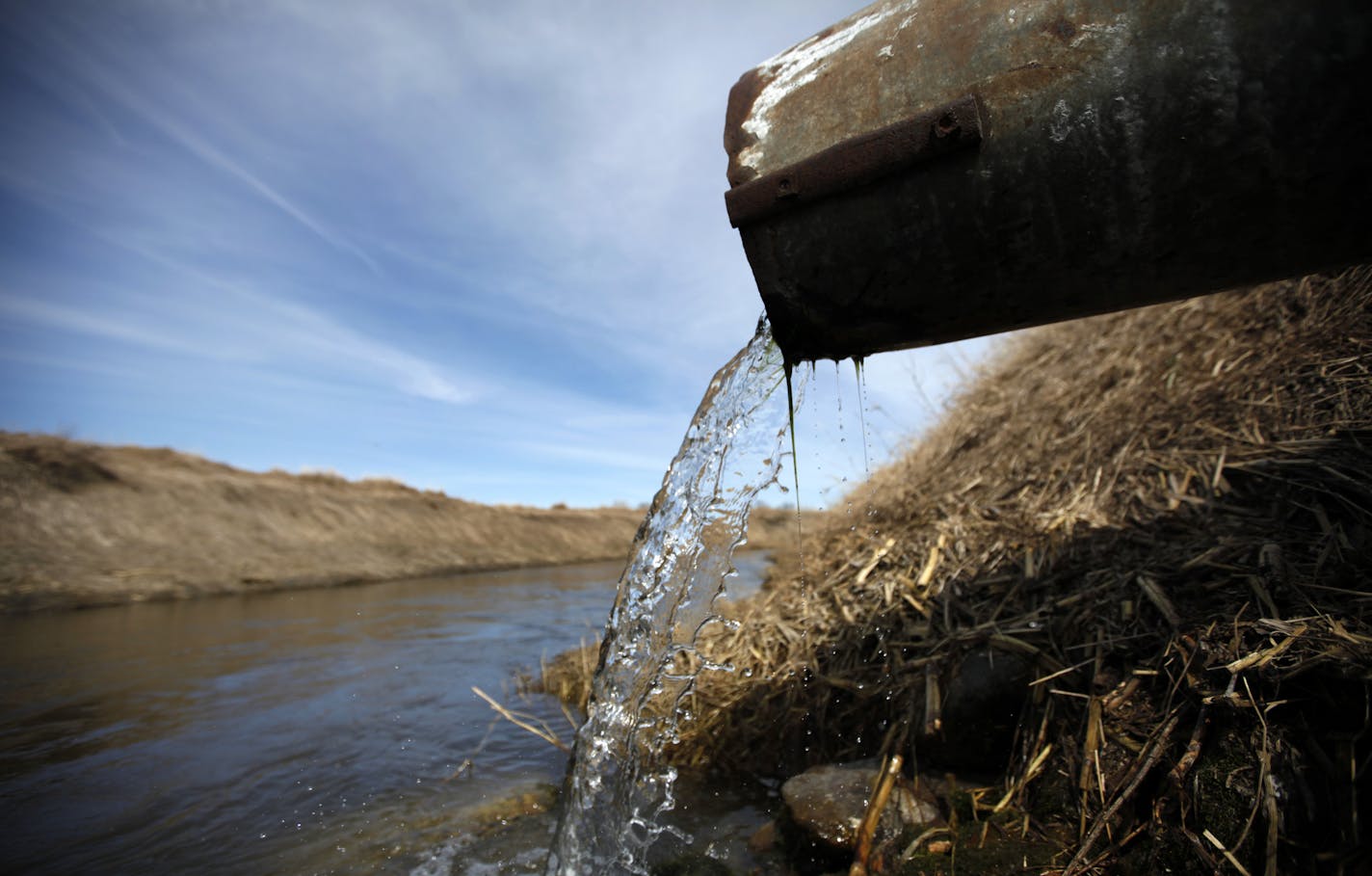 BRIAN PETERSON &#x201a;&#xc4;&#xa2; brianp@startribune.com MINNEAPOLIS, MN 4/13/2011 ] Lake Pepin is filling up with dirt, and unless something changes, within decades the top third of that breathtaking sweep of the Mississippi River will become a fetid marsh. The state is about to release a long-awaited report that will, for the first time, provide a detailed analysis of what Minnesotans must do to slow the disappearance of the lake and return the Mississippi to the clear, fish-filled river it