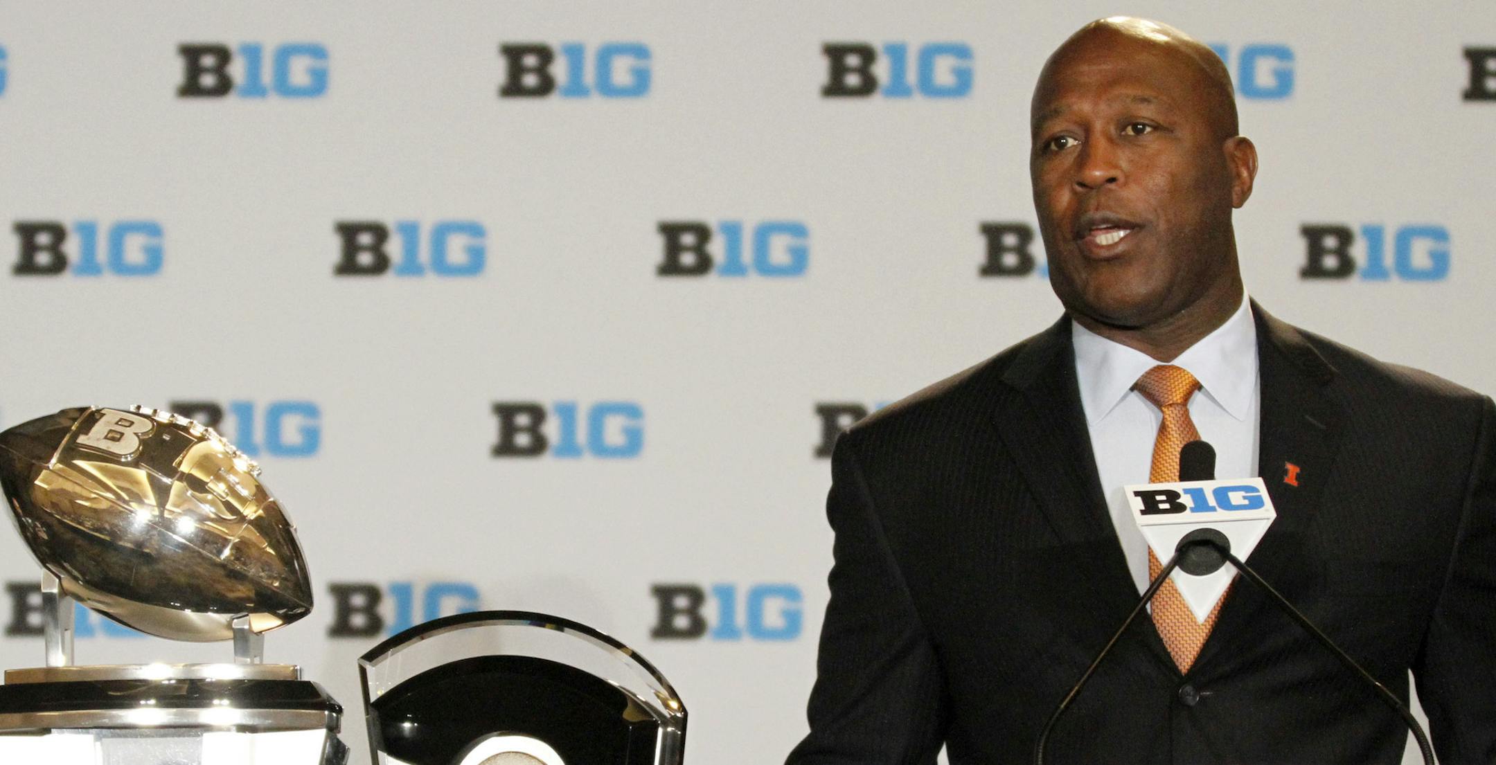 Illinois head coach Lovie Smith speaks to the media at the Big Ten NCAA college football media days, Tuesday, July 26, 2016 in Chicago. (AP Photo/Tae-Gyun Kim)