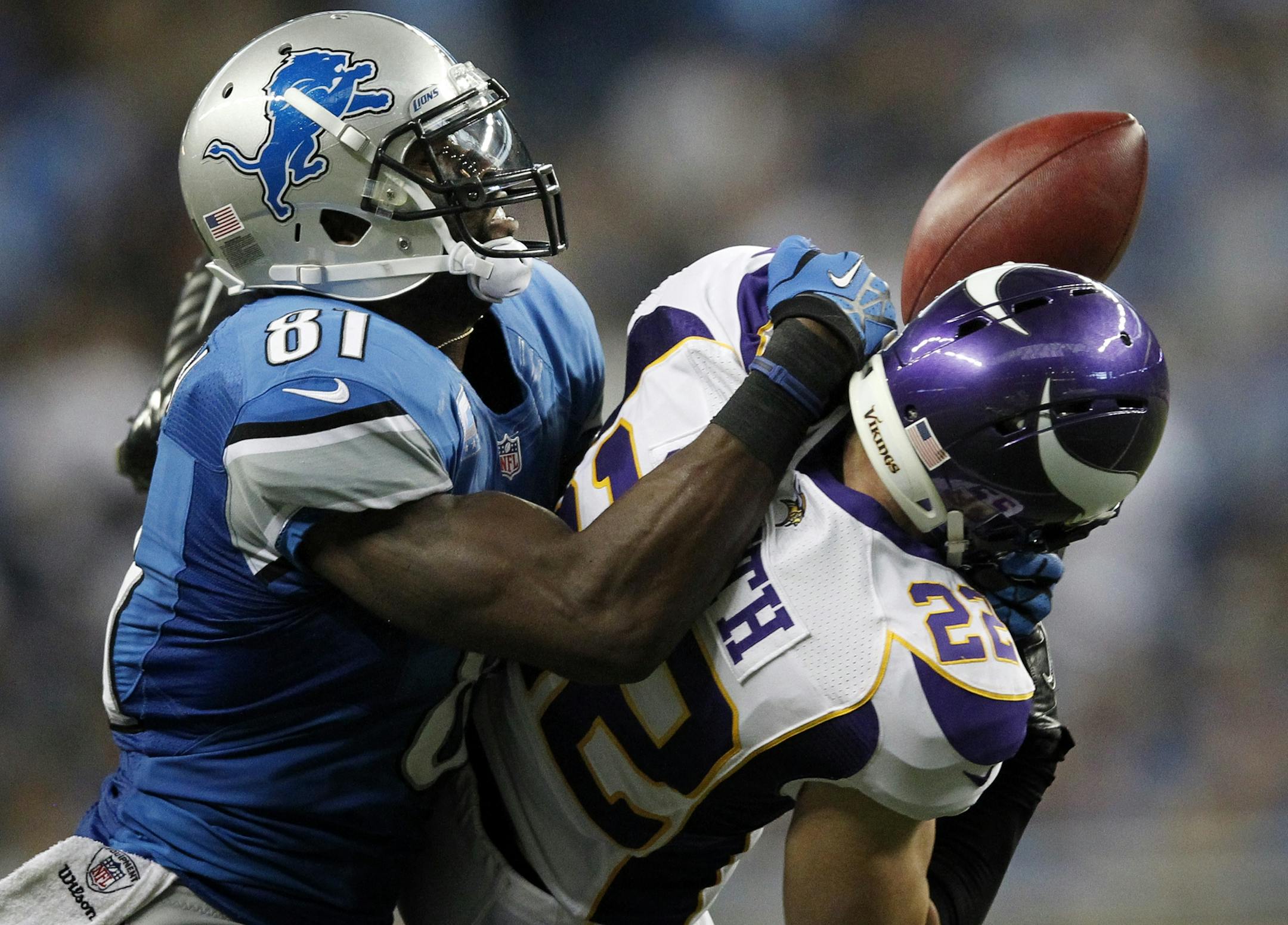 Harrison Smith (22) broke up a pass intended for Calvin Johnson (81) in the third quarter last Sunday.
