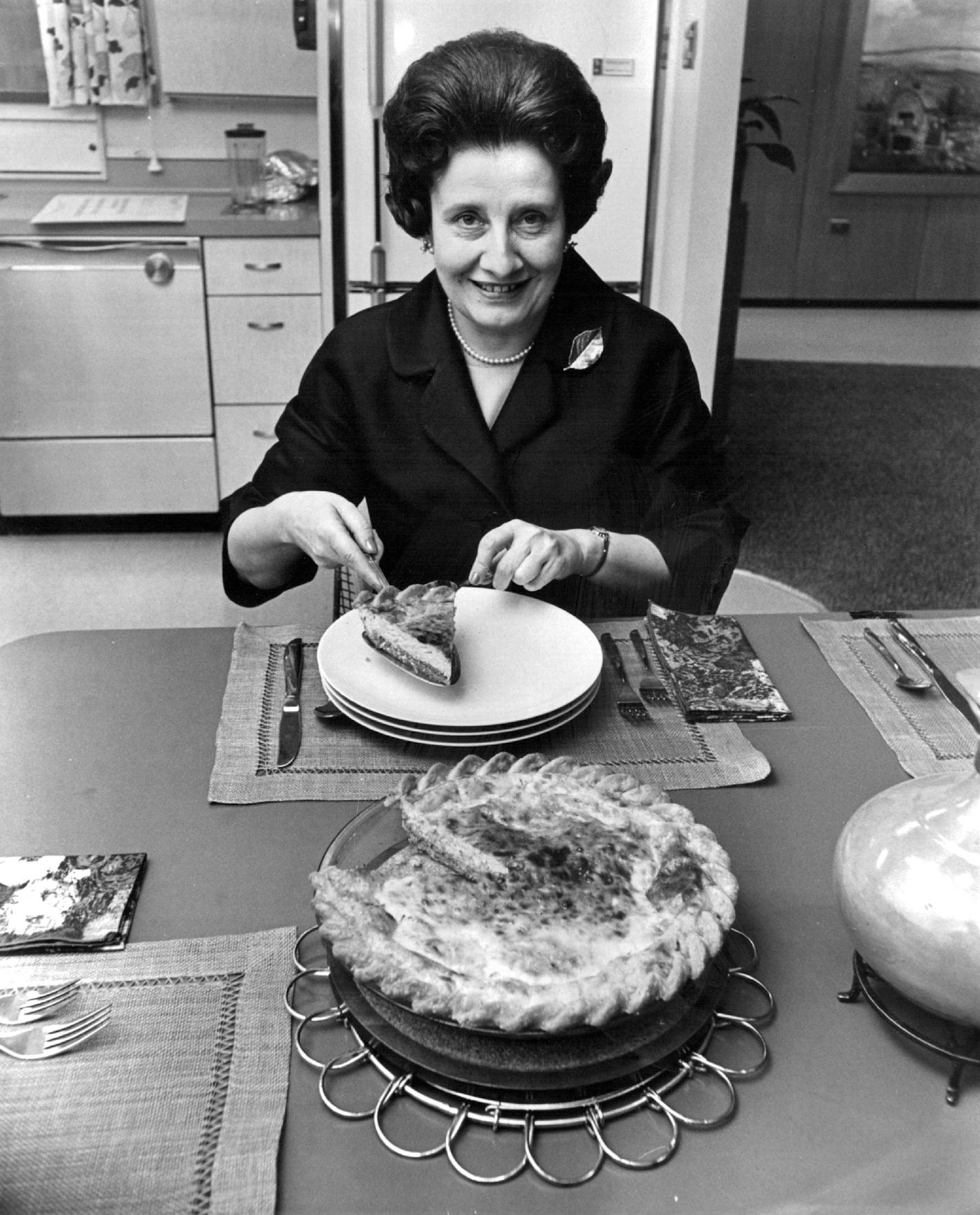 February 10, 1966 Mercedes Bates Served Hot Pie Quiche Lorraine is good brunch dish When working woman is a hostess, she should avoid foods such as roast that must be carved. At least that's the practice of Mercedes Bates food expert and director of the Betty Crocker Kitchens for General Mills. "Brunch is a nice time to entertain. It's less formal," she said. "And at this time of day, you don't have to serve a roast." February 1, 1966 February 8, 1966 February 18, 1966 Powell Krueger, Minneapolis Star Tribune ORG XMIT: MIN2015032017591079