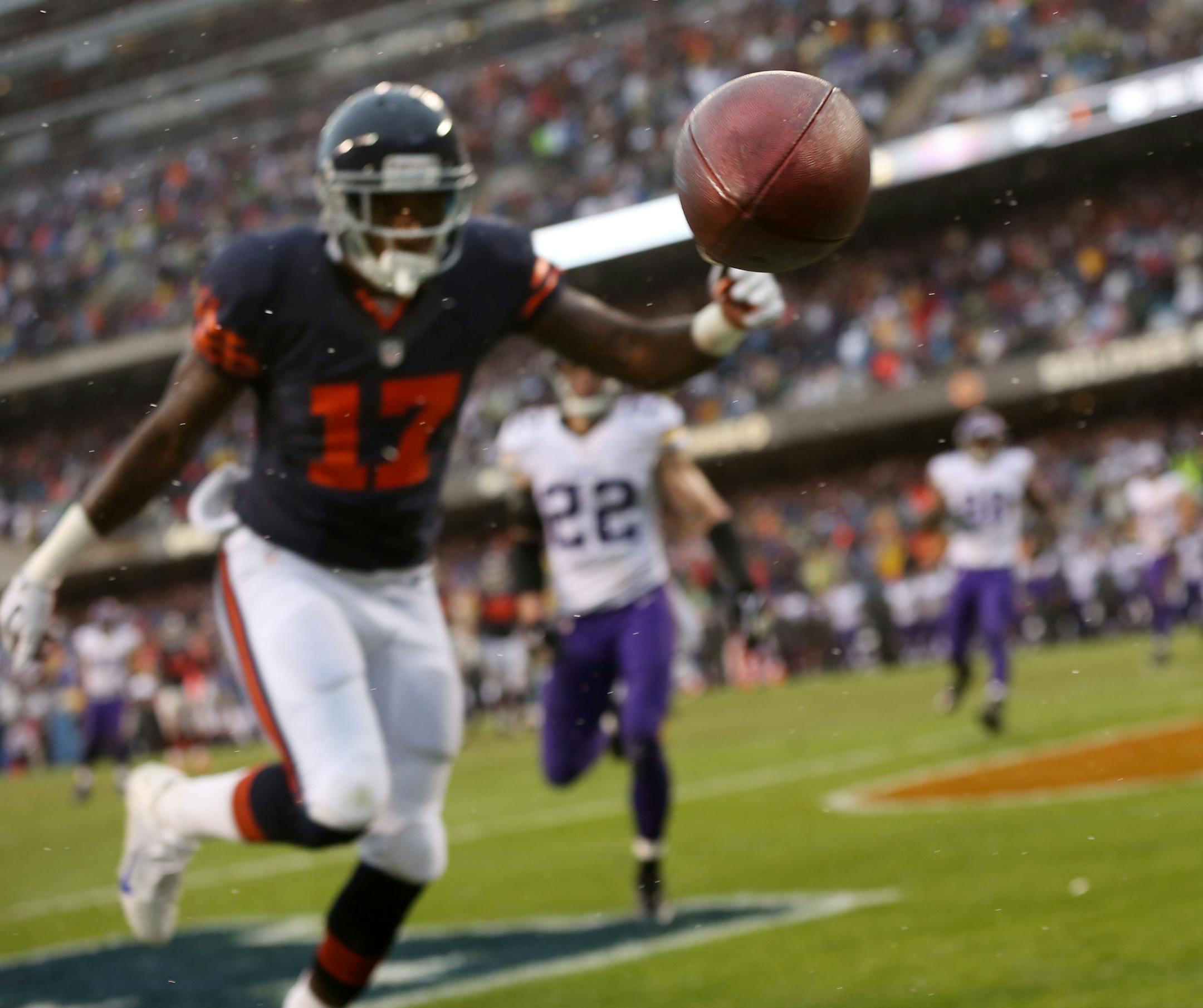 Bears quarterback Jay Cutler overthrew receiver Alshon Jeffery on the second-to-last play of the game. ] Minnesota Vikings and Chicago Bears - Soldier Field MCKENNA EWEN &#xb7; mckenna.ewen@startribune.com Chicago, Ill. - 09/08/2013