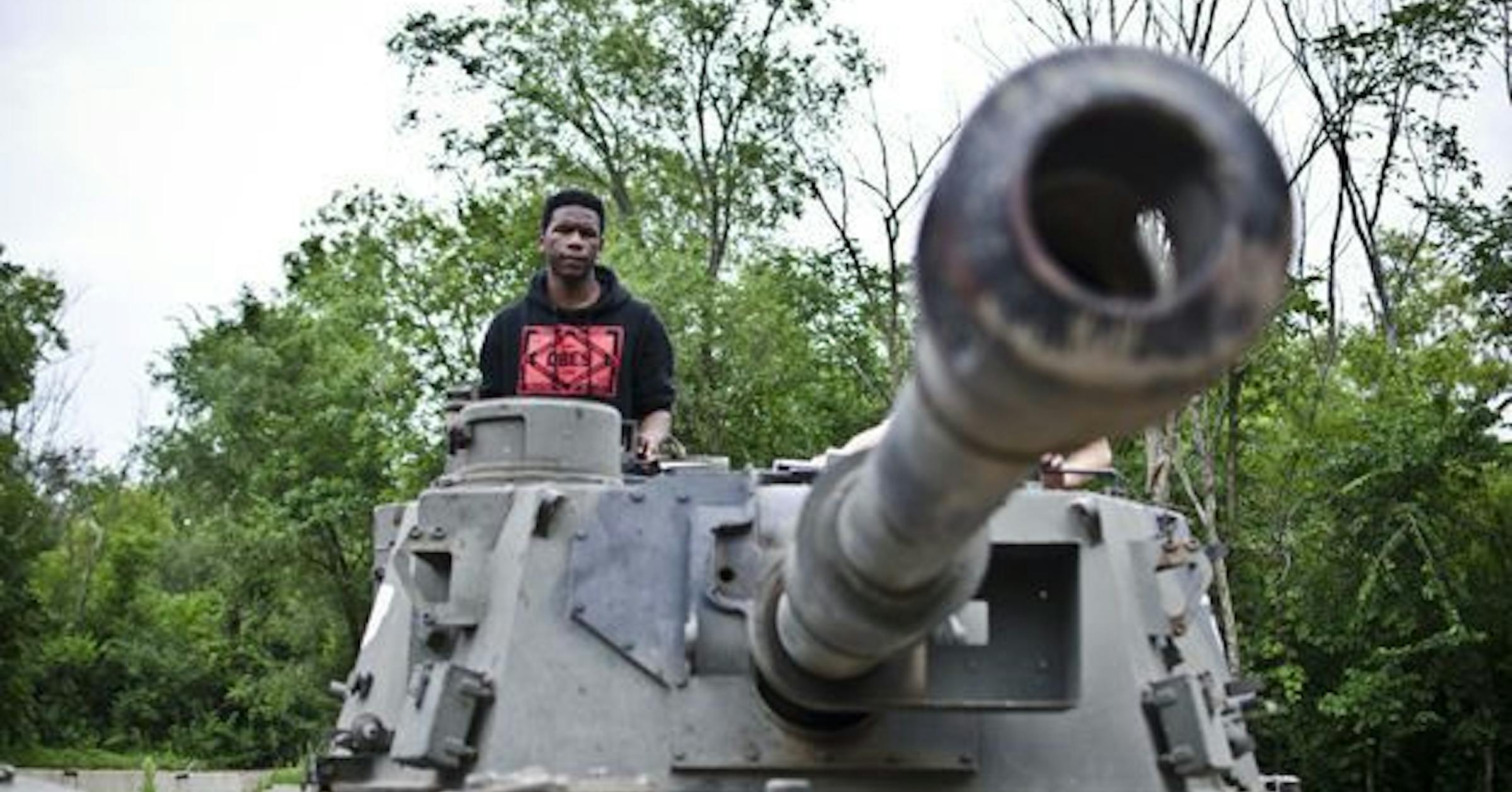 Local music notes: Rapper Hooks, Chiang Banger, more