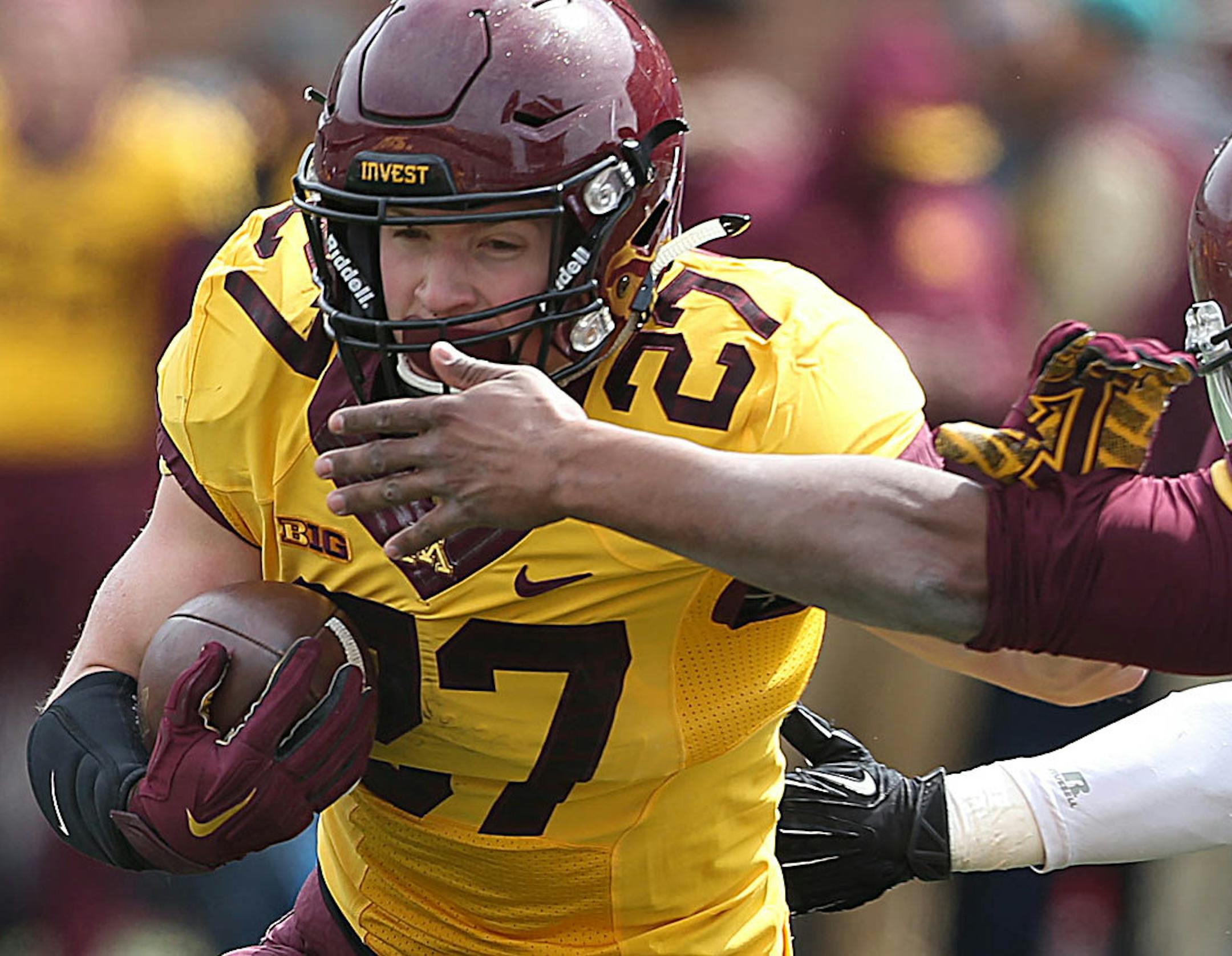 Gold team running back James Johannesson broke tackles for a gain during the spring game.] JIM GEHRZ &#xef; james.gehrz@startribune.com / Minneapolis, MN / April 9, 2016 /12:30 PM &#xf1; BACKGROUND INFORMATION: Annual Gophers spring football game at TCF Bank Stadium. Gold won the game, 19-7.