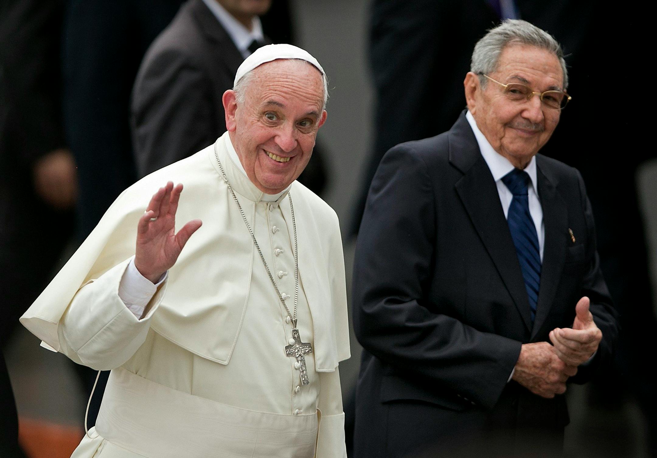 Pope Francis arrives at the Jose Marti International Airport as he is greeted by Cuban President Raul Castro in Havana, Cuba, on Saturday, Sept. 19, 2015. (Al Diaz/Miami Herald/TNS) ORG XMIT: 1174045