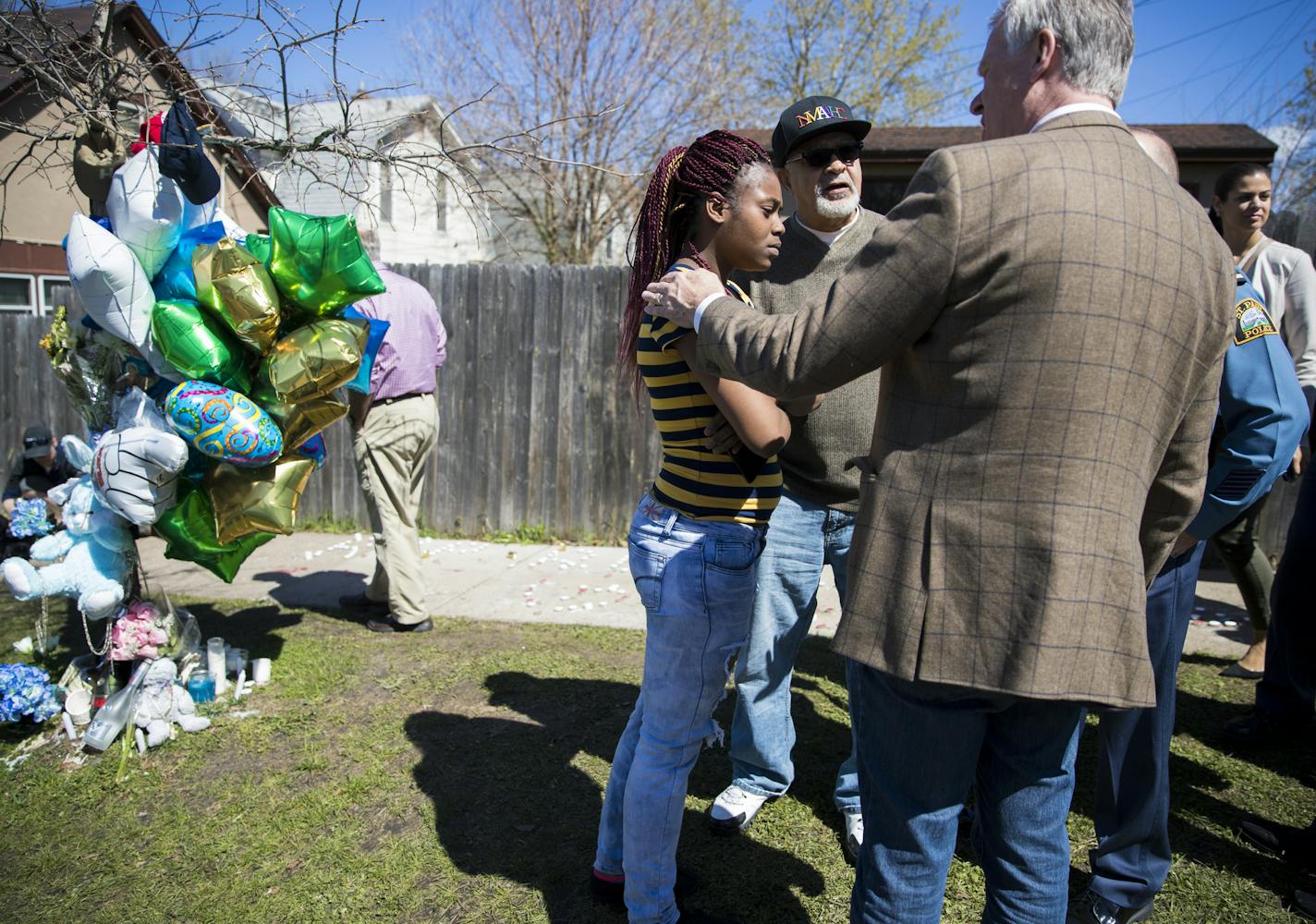 St. Paul Mayor Chris Coleman put his hand on Tequilla Dunn's shoulder (she is the older sister of Rondell Quantrell Dunn who was shot a killed Monday in near where all the balloons are) as he expressed his condolences and as she expressed frustration that her mother hadn't been aware of a press conference held minutes ago to discourage gun violence in St. Paul, Minn., on Friday, April 21, 2017. ] RENEE JONES SCHNEIDER &#x2022; renee.jones@startribune.com