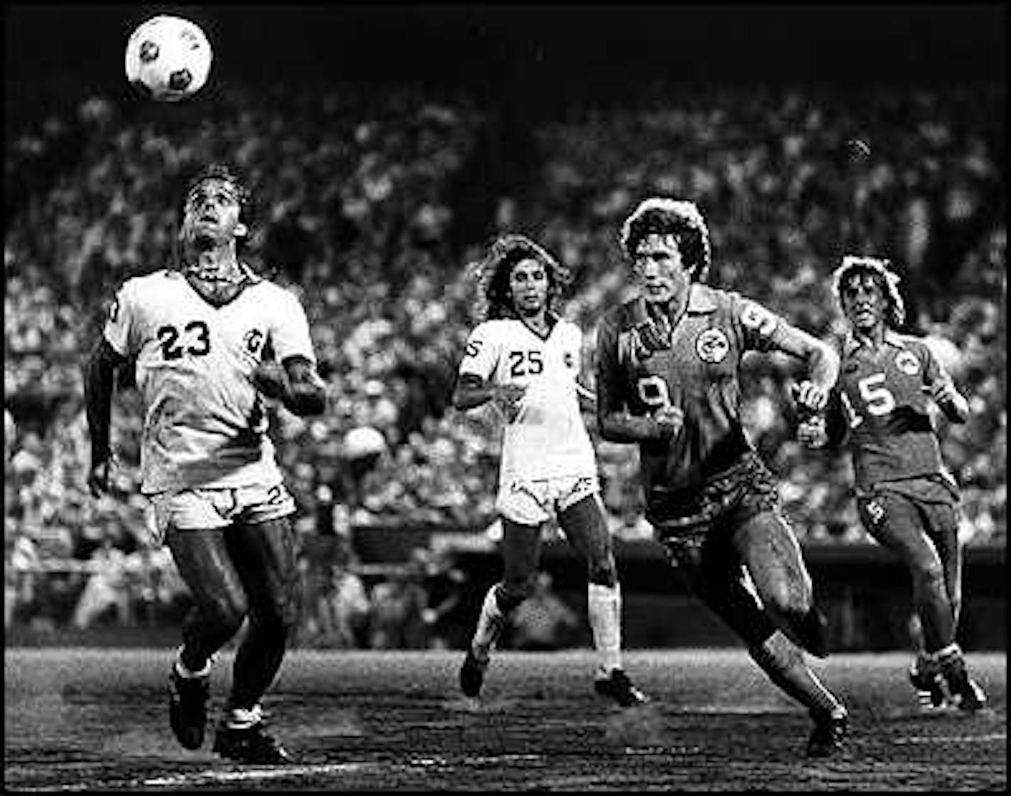 Alan Willey (9) charged toward his record fifth goal while Guiseppe Wilson (23) and Santiago Formosa of the Cosmos looked on. Chico Hamilton of the Kicks trailed the play. The Kicks won the 1978 playoff match at Met Stadium 9-2.