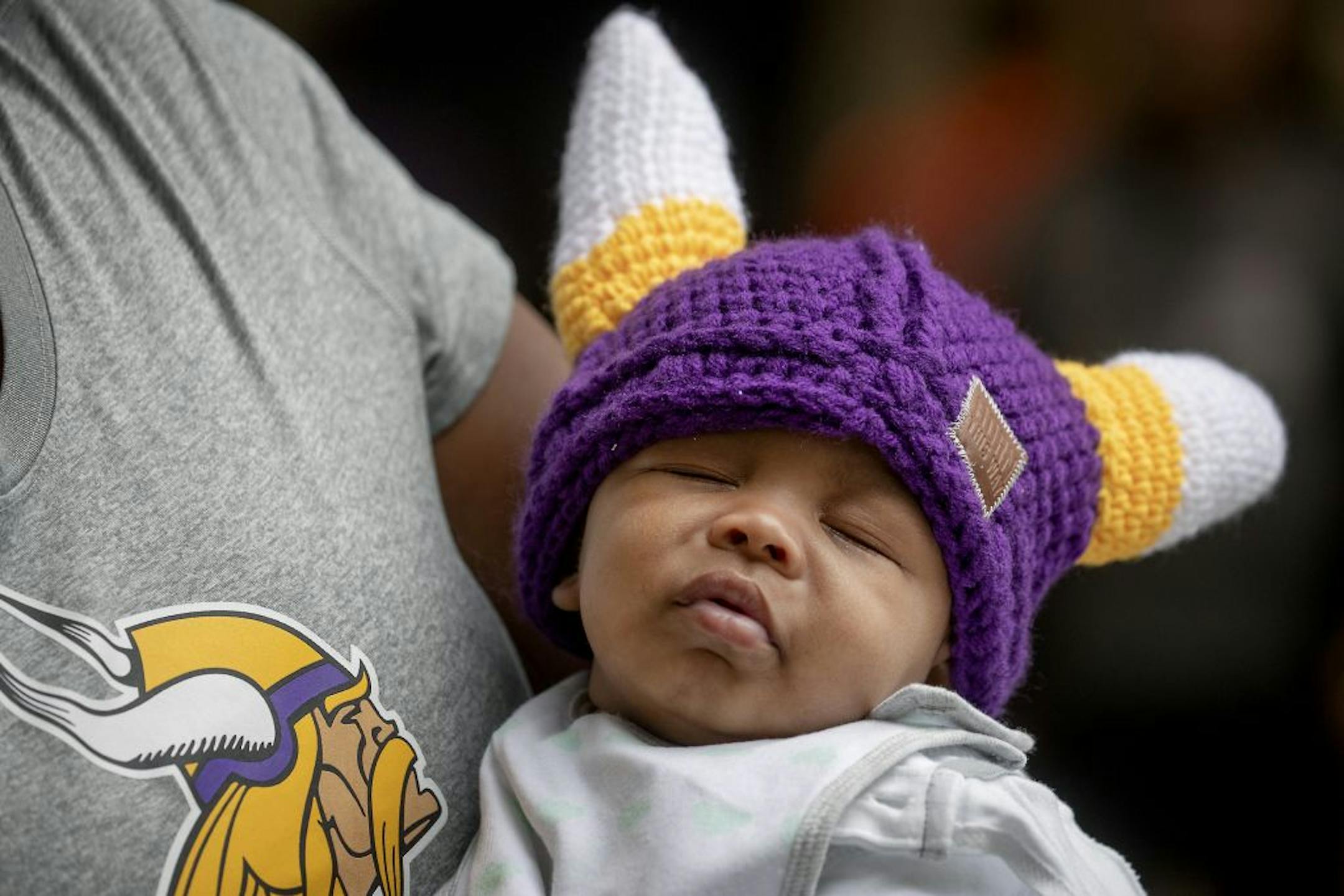 Britten Aromashodu sported his knitted Vikings hat as he made his way to the game with former Vikings wide receiver Britten Aromashodu.