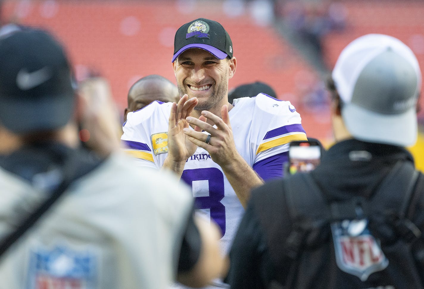 Minnesota Vikings quarterback Kirk Cousins (8) celebrates the 20-17 victory over the Washington Commanders at FedEx Field, in Landover, MD, on Sunday, November 6, 2022. ] Elizabeth Flores • liz.flores@startribune.com