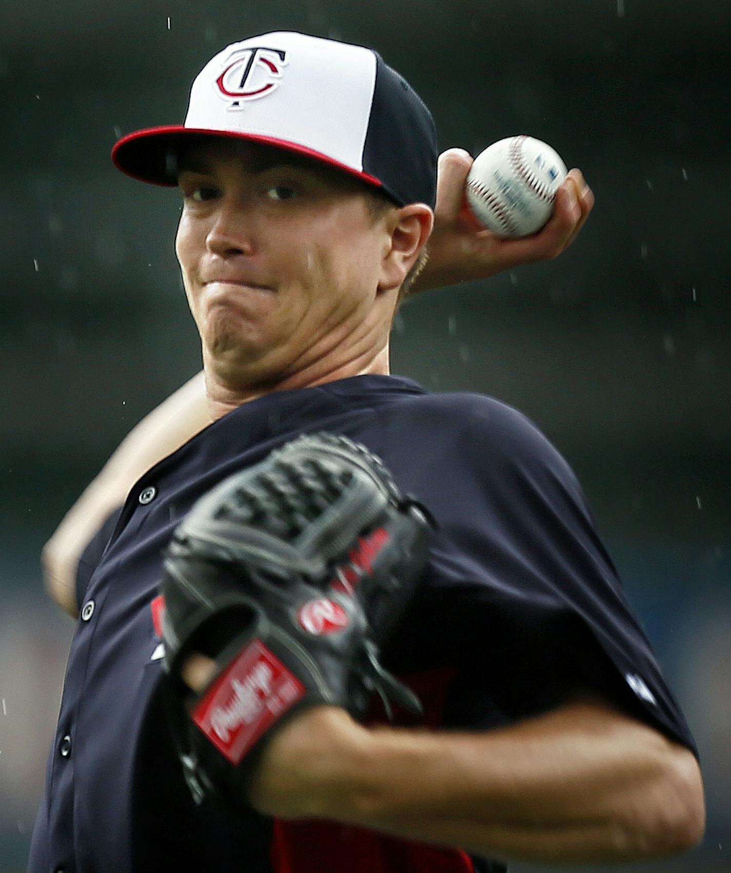 Twins pitcher Kyle Gibson warms up in the rain Friday evening. ] BRIAN PETERSON &#x201a;&#xc4;&#xa2; brianp@startribune.com Minneapolis, MN - 06/28/2013