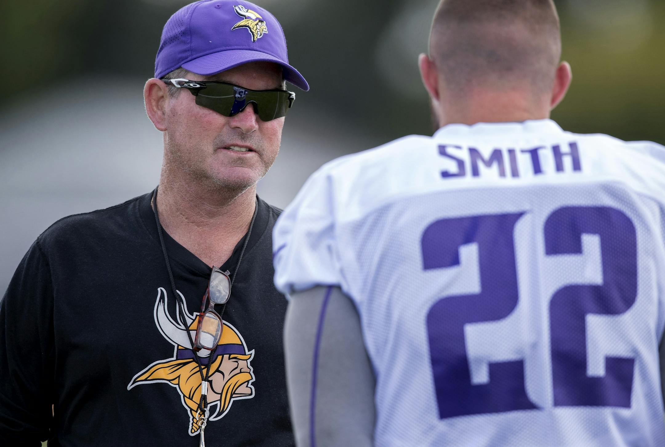 Minnesota Vikings head coach Mike Zimmer spoke with Harrison Smith during the afternoon practice.