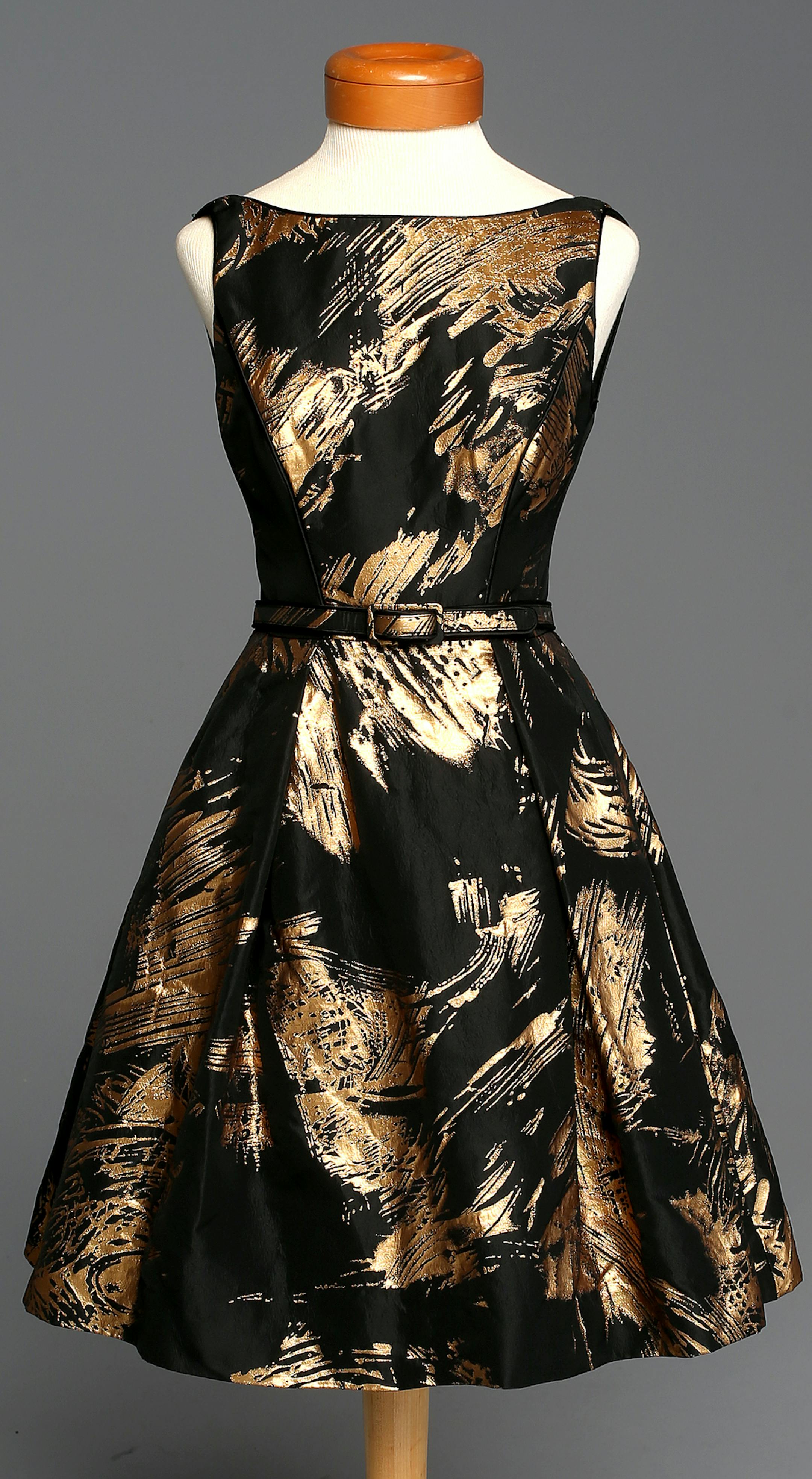 Party dress on November 18, 2013. ] JOELKOYAMA&#x201a;&#xc4;&#xa2;joel koyama@startribune Elizabeth Patty has a closet jam-packed with cocktail dresses and gala gowns that she's worn once, maybe twice. As senior director of development for children=E2=80=99s health at the University of Minnesota Foundation, Patty has to come up formal dresswear at least a dozen times a year. But with an average price tag of $225 a dress, Patty finally began to feel like her closet was mocking her. "It's ridulous