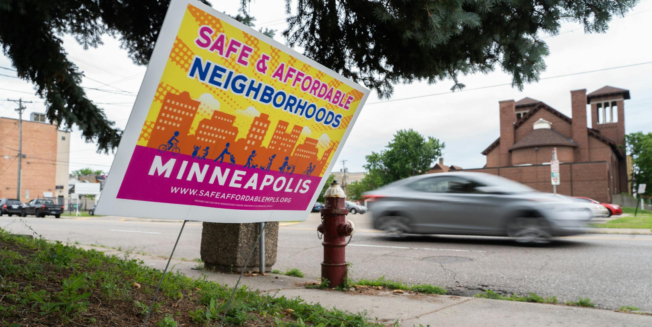 Pink and yellow lawn signs have begun to appear in front of homes and apartment buildings in North East Minneapolis. ] MARK VANCLEAVE ¥ The Safe and Affordable Neighborhoods campaign from the the Minnesota Multi Housing Association is fighting a draft city council ordinance that would limit how prospective tenants are screened. Photographed Friday, Jun 21, 2019 in North East Minneapolis.
