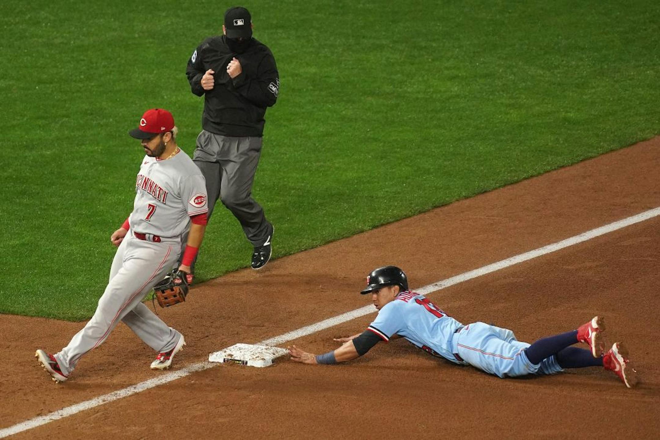 Minnesota Twins third baseman Ehire Adrianza (13) stole third base on a wild pitch by Cincinnati Reds pitcher Anthony DeSclafani (28) in the seventh inning on Saturday.