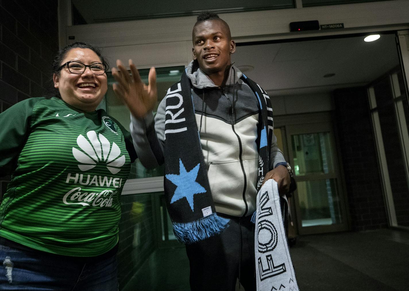 Darwin Quintero was greeted by fans and posed for photos at Terminal 2 of Minneapolis-St. Paul International Airport on Wednesday night. ] CARLOS GONZALEZ &#xef; cgonzalez@startribune.com &#xf1; March 28, 2018, Bloomington, MN, Terminal 2 of Minneapolis-St. Paul International Airport, Darwin Quintero, a striker for Mexican team Club America expected to sign with Minnesota United Loons