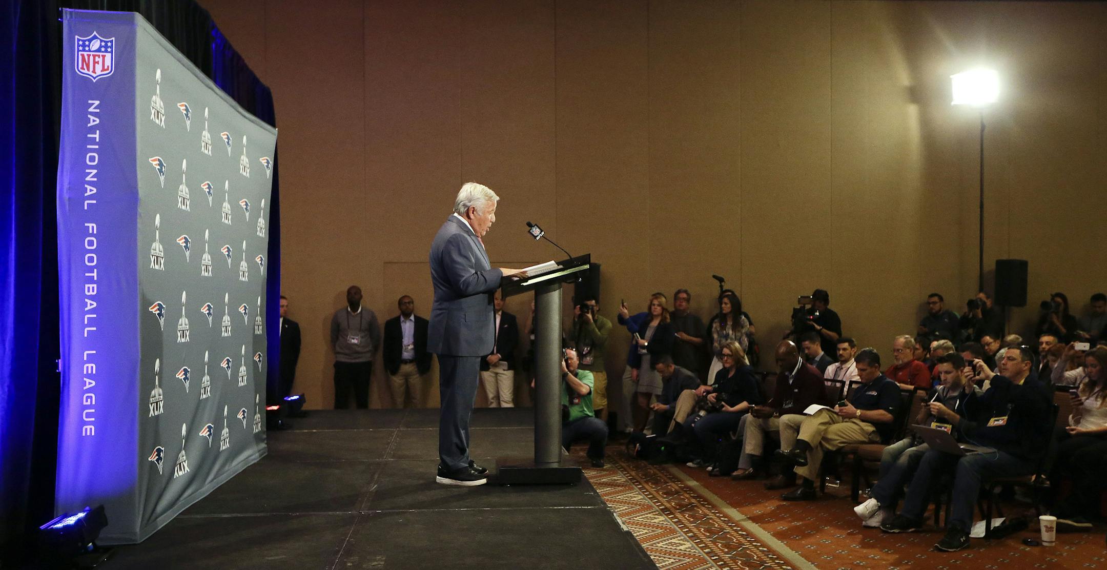 New England Patriots owner Robert Kraft reads a statement during a news conference Monday, Jan. 26, 2015, in Chandler, Ariz. The Patriots play the Seattle Seahawks in NFL football Super Bowl XLIX Sunday, Feb. 1, in Phoenix. (AP Photo/Mark Humphrey)