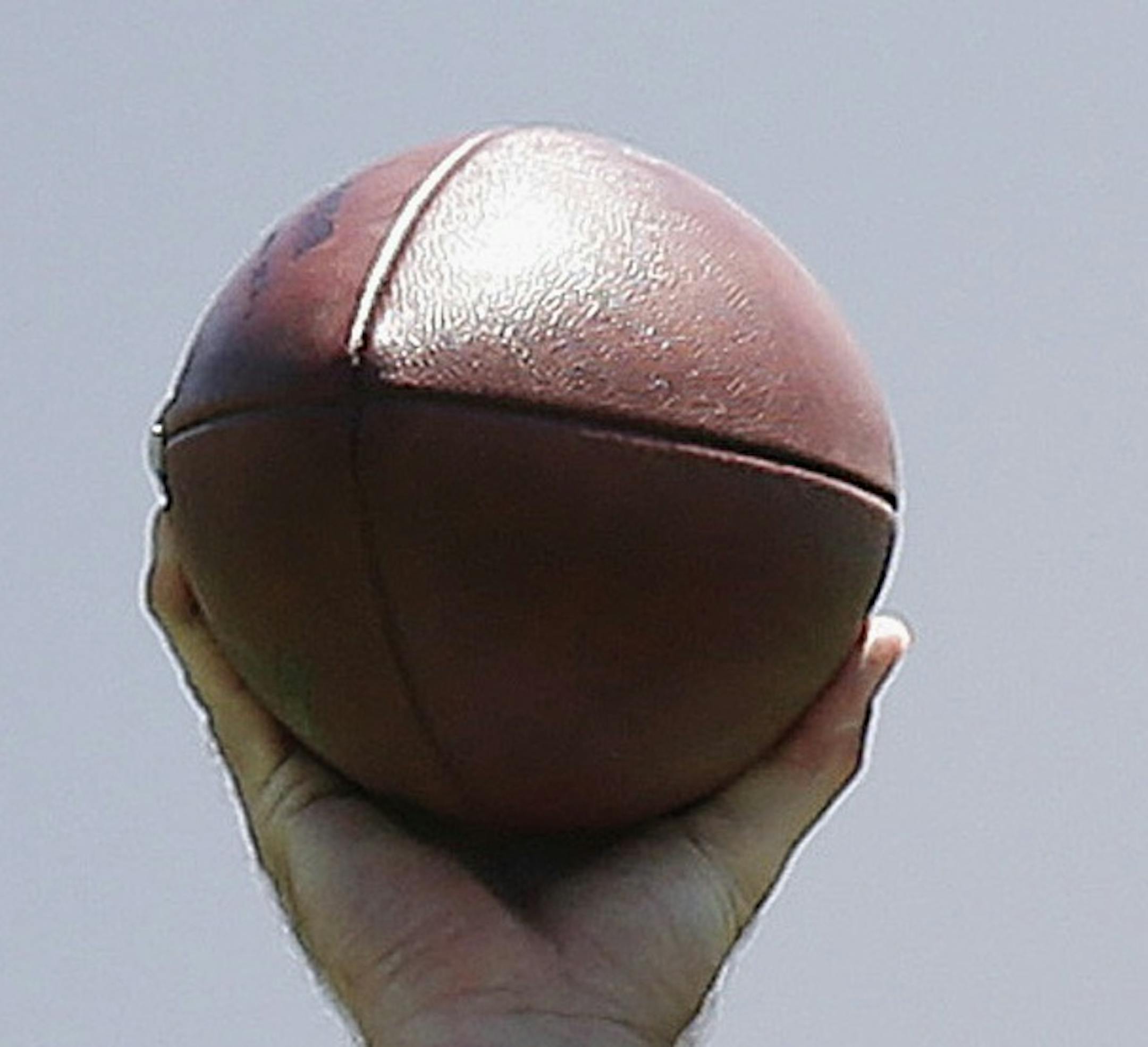 Arizona Cardinals' Carson Palmer throws a pass during an NFL football organized team activity workout at the Cardinals training facility on Tuesday, May 20, 2014, in Tempe, Ariz. (AP Photo/Ross D. Franklin)