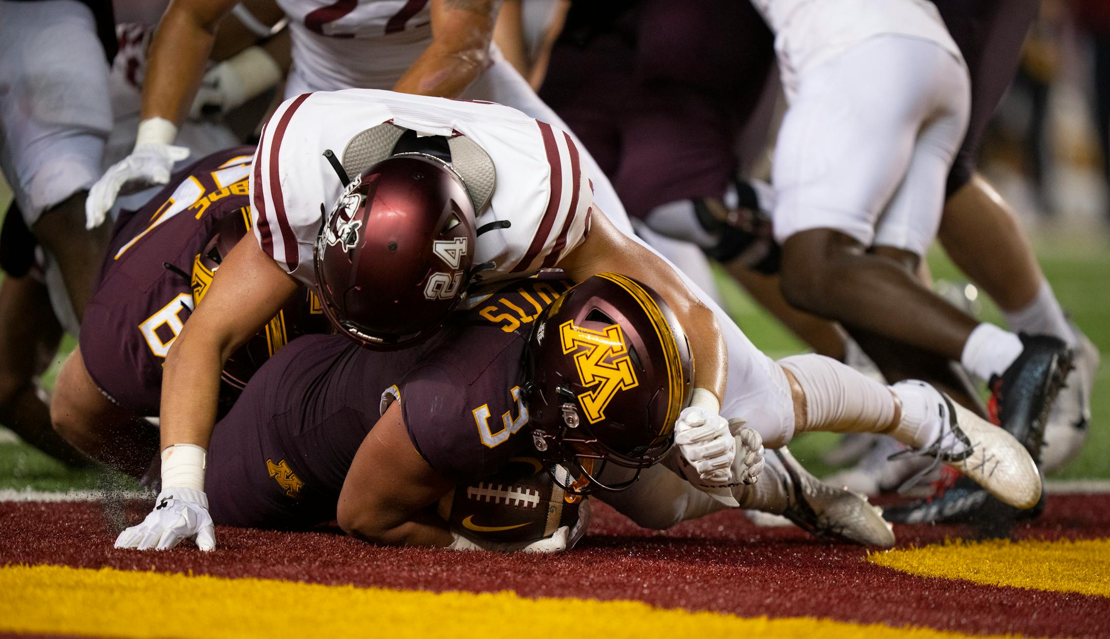 Minnesota Golden Gophers running back Trey Potts (3) scored from the one yard line in the third quarter.