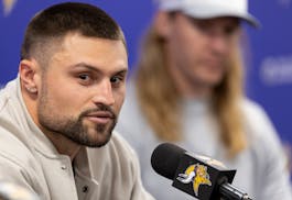 Blake Cashman agreed to the Vikings’ offer just hours into the NFL’s legal negotiating window.
