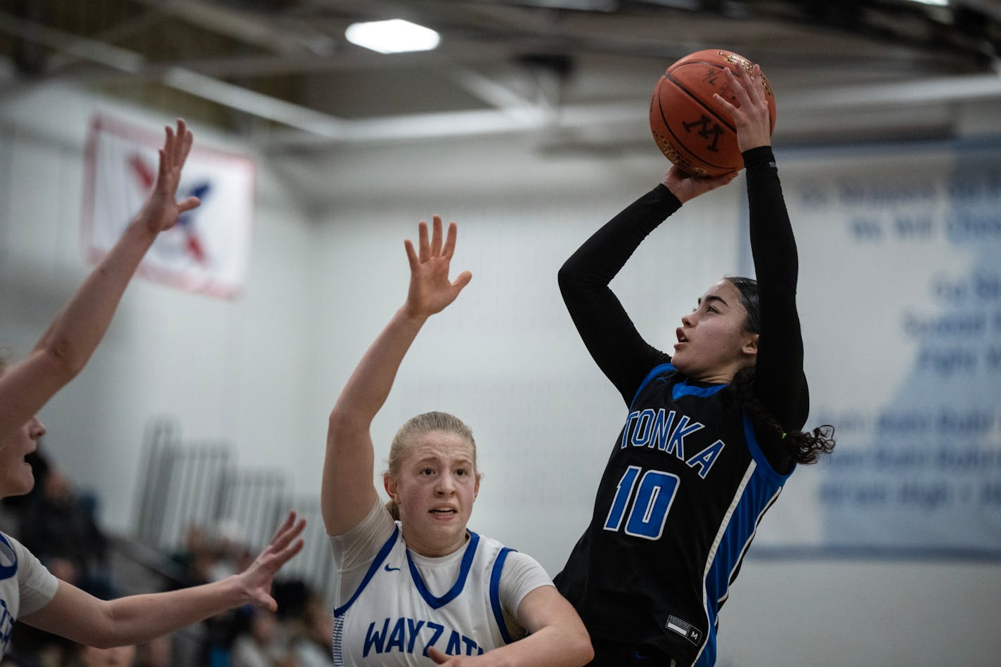 Minnetonka's Lanelle Wright, hits a jump shot over Annika Kieser of Wayzata Tuesday January ,10 2024 in, Minnetonka Minn. ] JERRY HOLT • jerry.holt@startribune.com