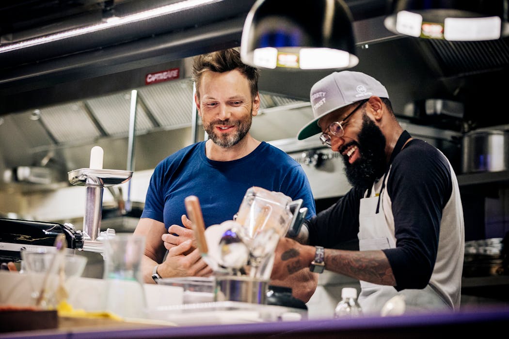 Joel McHale and chef Justin Sutherland in TruTV’s “Fast Foodies.” 