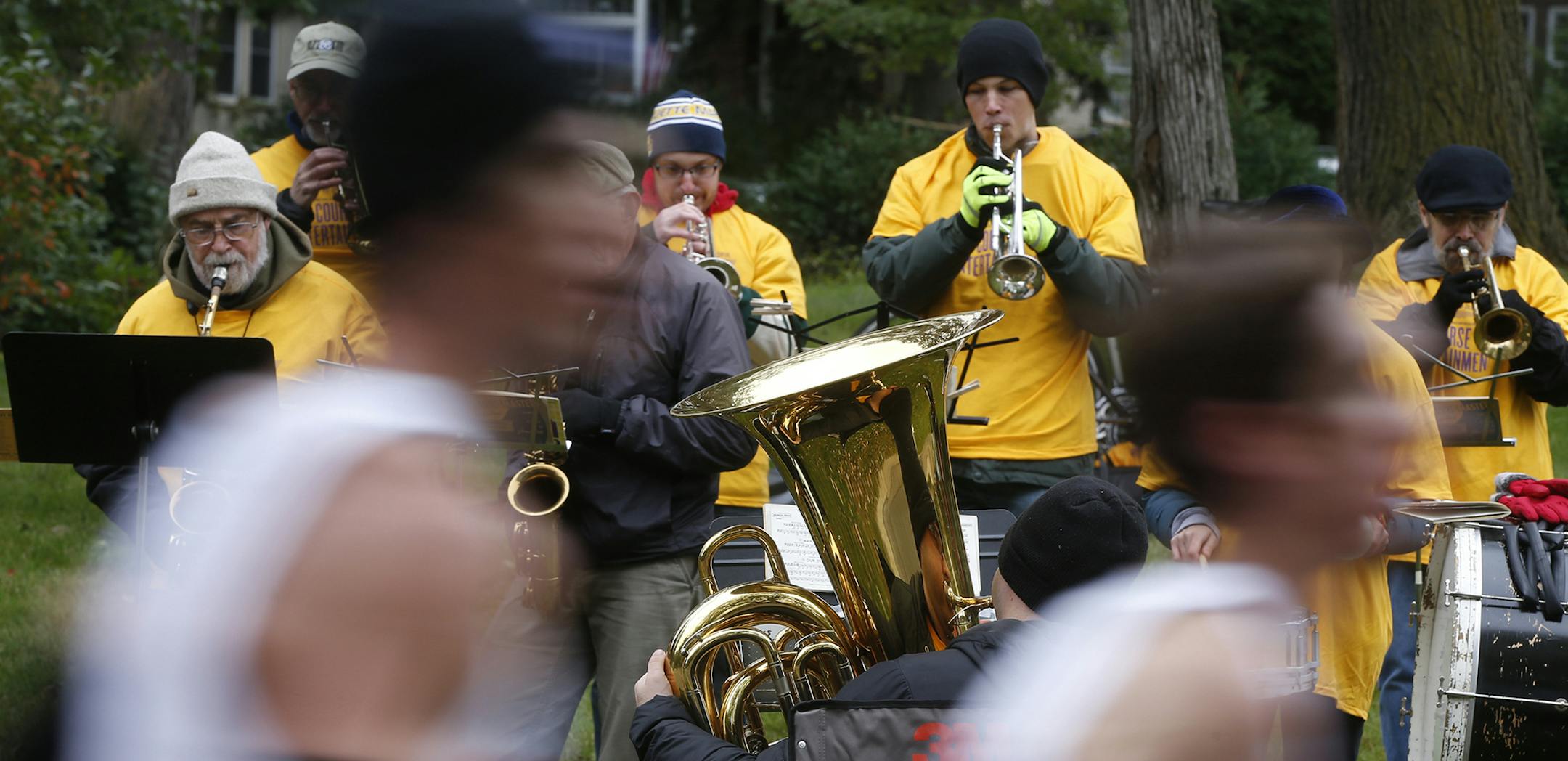 runners passed by the Seward Concert Band near the Lake Street bridge on the West River Parkway a little north of 17.5 miles of the course] On October 5, 2014 at the Twin Cities Marathon in St. Paul.Richard Tsong-Taatarii/rtsong- taatarii@startribune.com ORG XMIT: MIN1410051256541121