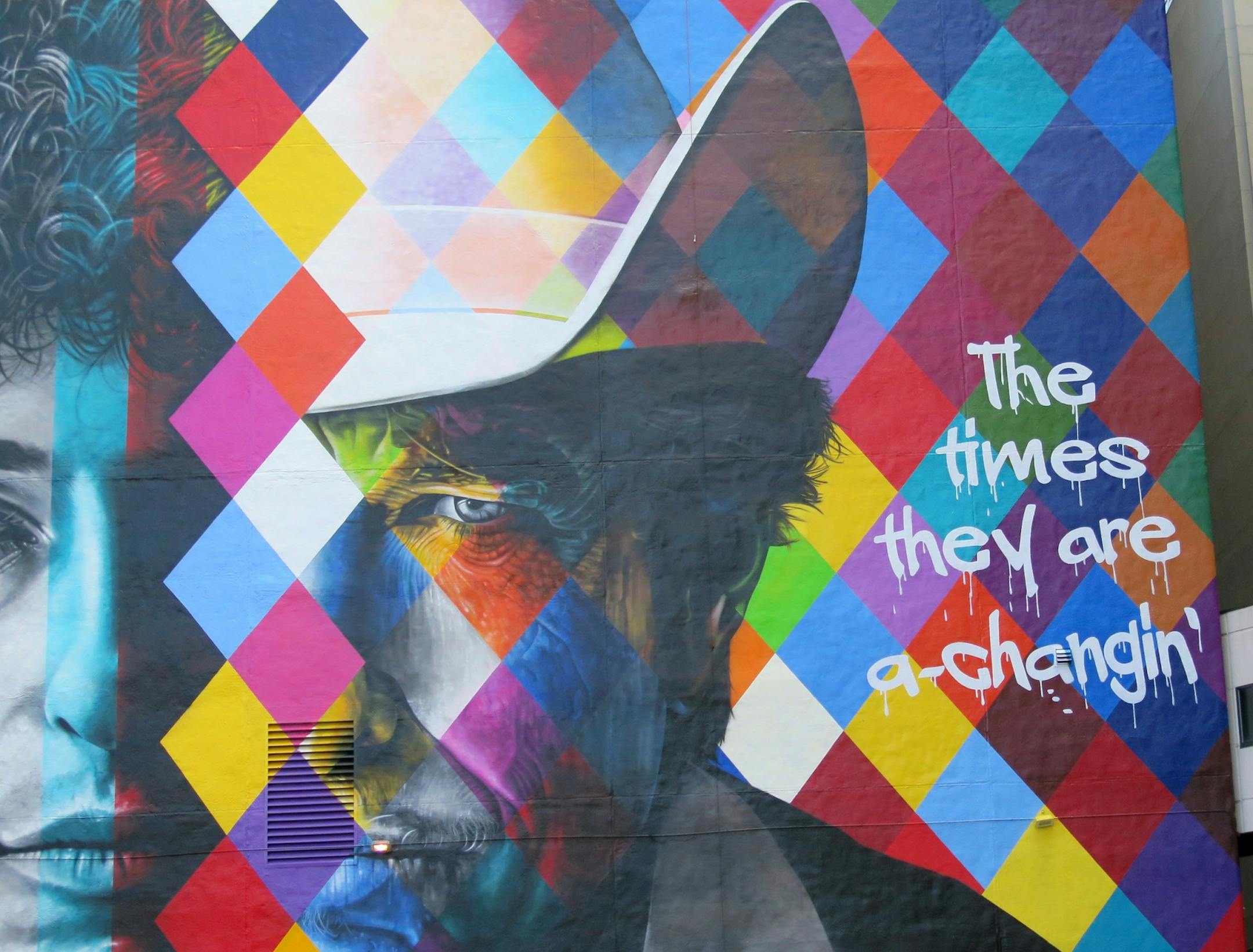 The blank white wall facing the corner of 5th and Hennepin Av has transformed into a mural by Brasilian artist Eduardo Kobra and crew. Monday 9/07/2015
