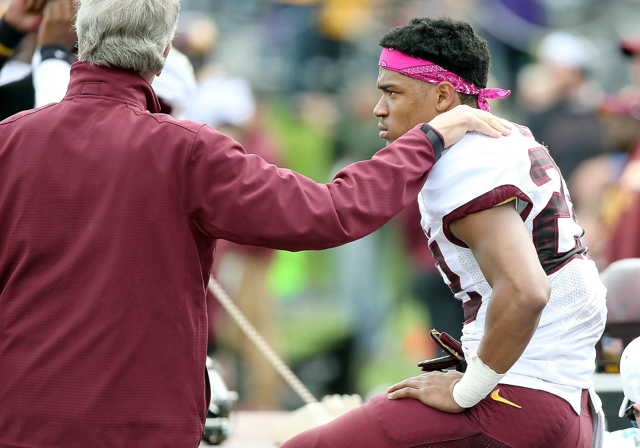 Minnesota's defensive back Craig James is comforted as he sat on the sideline with an injury during the last few minutes of the game as the Northwestern Wildcats defeated Minnesota 27-0 at Ryan Field, Saturday, October 3, 2015 in Evanston, IL. ] (ELIZABETH FLORES/STAR TRIBUNE) ELIZABETH FLORES • eflores@startribune.com