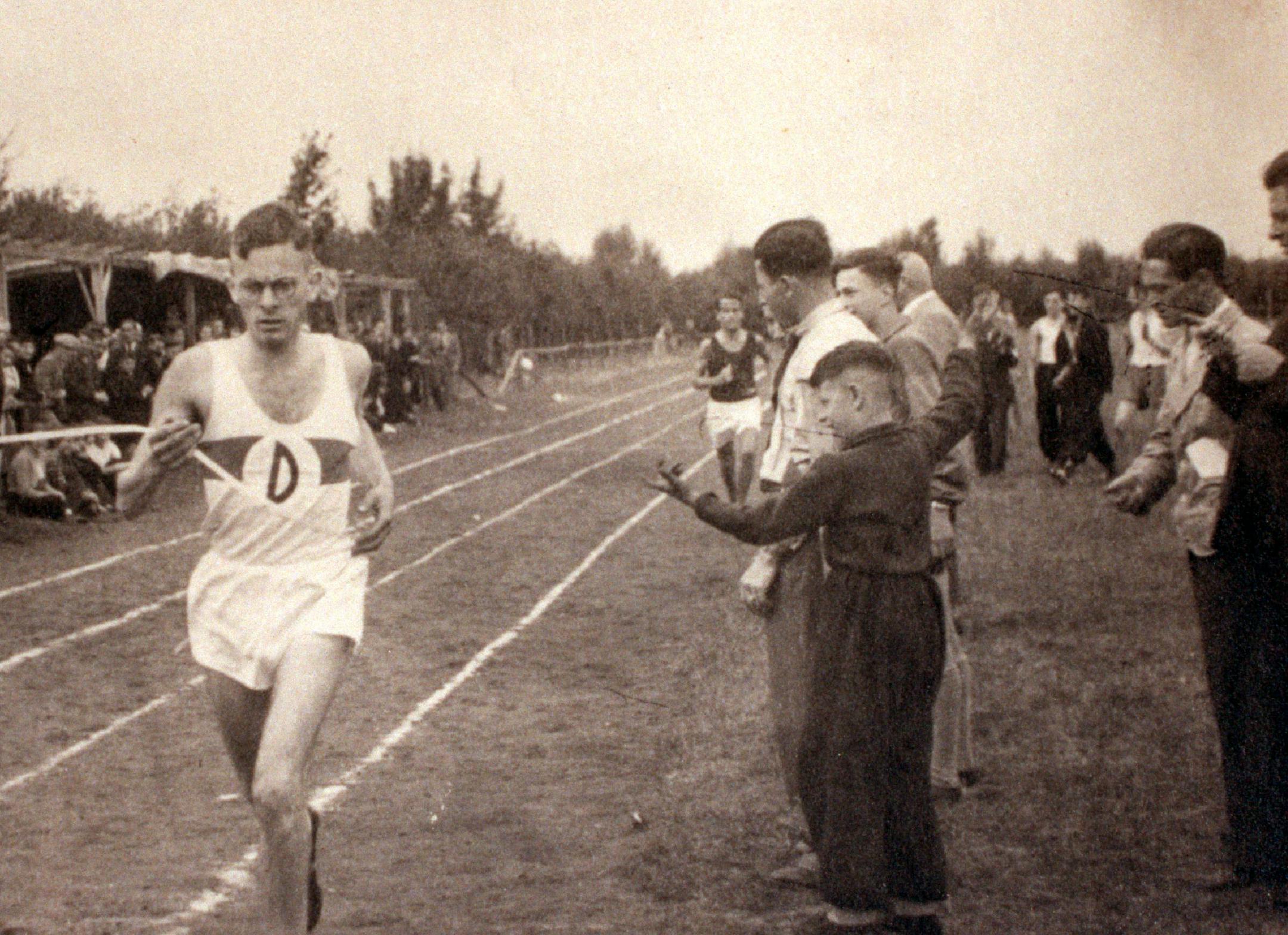 Gerhard Neubeck running in the trials for the 1936 Olympics.