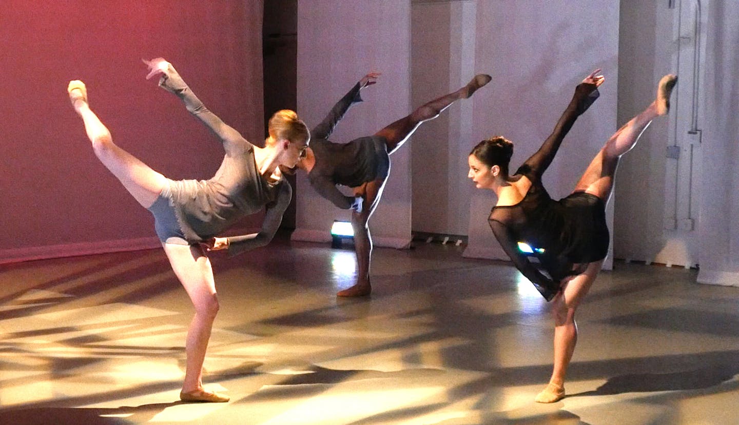 Amy Earnest and Lance Hardin&#x201a;&#xc4;&#xf4;s &#x201a;&#xc4;&#xfa;Fractured,&#x201a;&#xc4;&#xf9; set to music by Philip Glass, looks more like contemporary dance than contemporary ballet. credit: James Sewell ballet
Kelly Vittetoe, Anton LaMon, Nicky Coelho