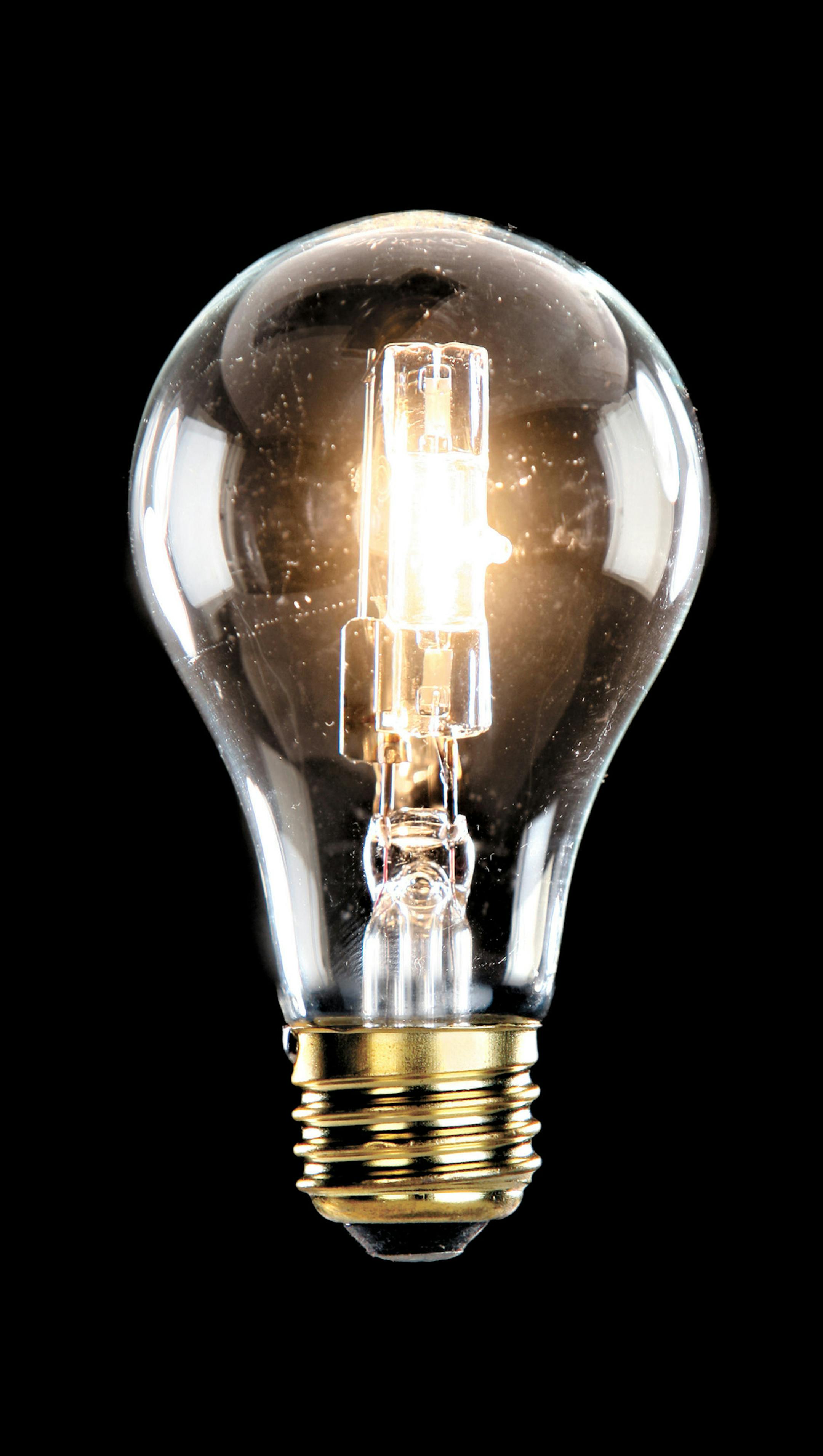 Halogen 43 watt 750 Lumens bulb. (Michael Bryant/Philadelphia Inquirer/MCT) ORG XMIT: 1135106