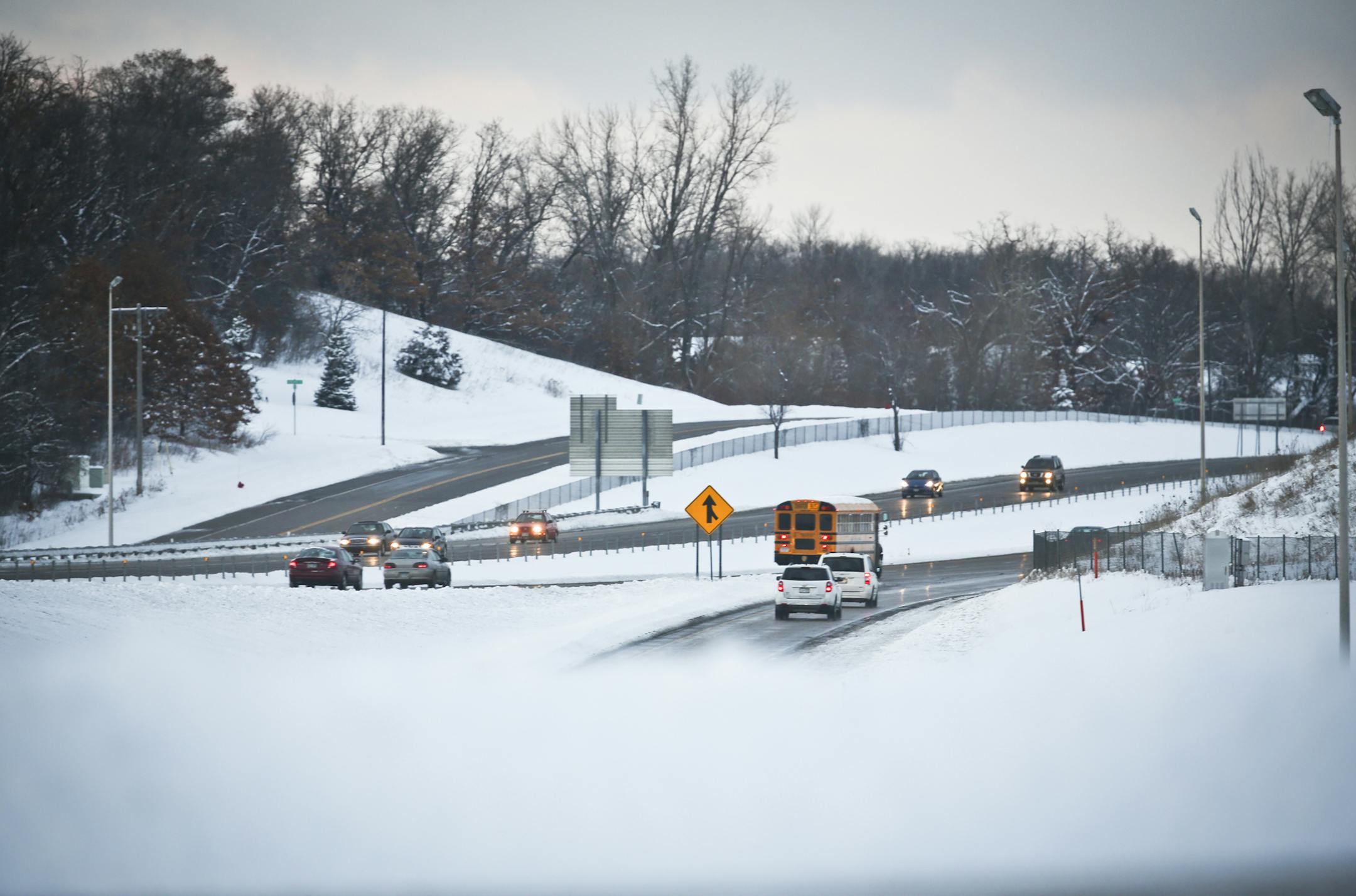 Afternoon commuter drove near the intersection of County Road 60 on Tuesday, March 5, 2013, in Lakeville, Minn. ] (RENEE JONES SCHNEIDER * reneejones@startribune.com)