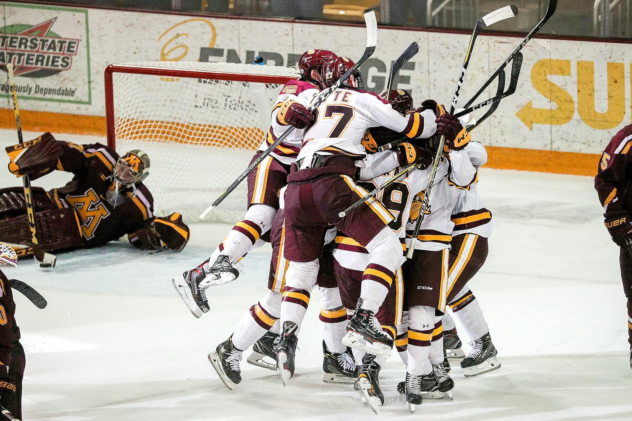 t092717 --- Clint Austin --- 100717.S.DNT.UMDPUX.C13 --- Minnesota Duluth players react after Parker Mackay scored the game winning goal in overtime against Minnesota during the Ice Breaker Tournament at Amsoil Arena in Duluth, Minn. Friday Oct. 6, 2017. Minnesota Duluth increases it's win streak over Minnesota to eight with the 4-3 overtime victory. (Clint Austin / caustin@duluthnews.com)