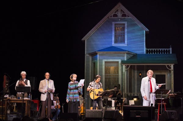 Garrison Keillor, from right, performs with singer Brad Paisley and performers Sue Scott, Tim Russell and Fred Newman during a live broadcast. ] (Leil