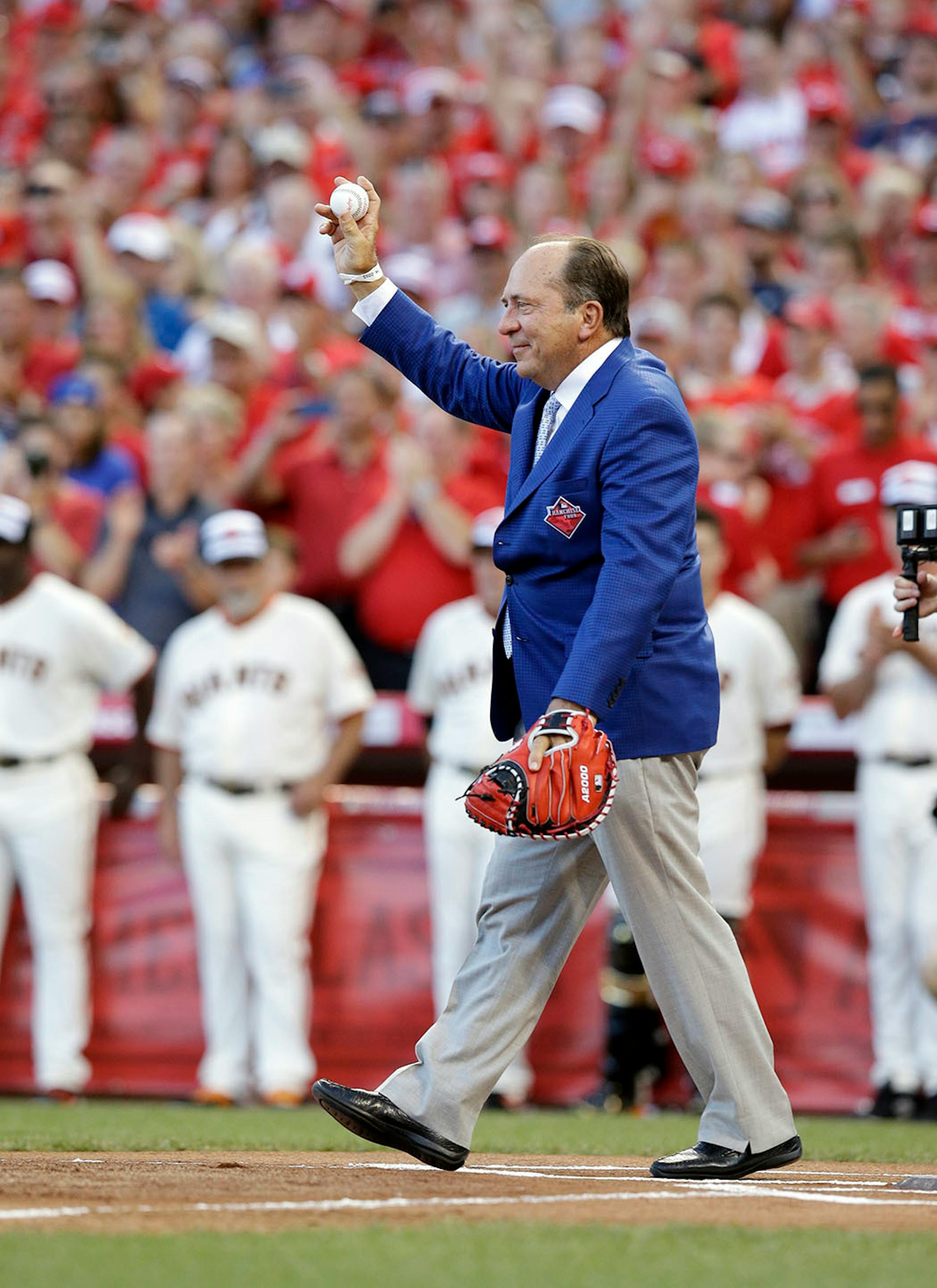Johnny Bench after receiving the ceremonial first pitch from Sandy Koufax before the MLB All-Star baseball game, Tuesday, July 14, 2015, in Cincinnati.