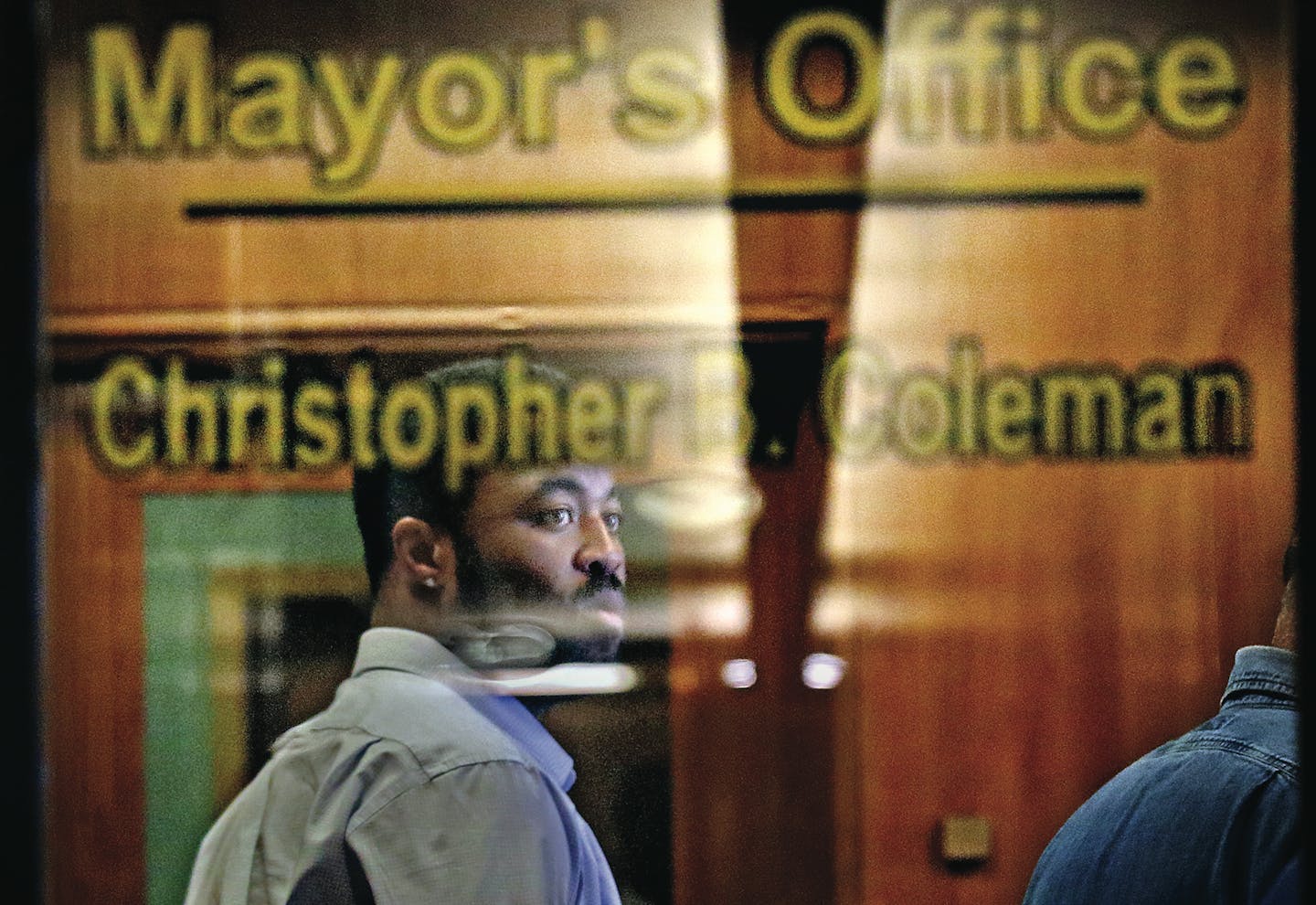 Rashad Turner, the leader of the St. Paul Black Lives Matter group, meets Thursday in the office of St. Paul Mayor Chris Coleman. ] JIM GEHRZ &#xd4; james.gehrz@startribune.com / Edina, MN / October 1, 2015 / 10:00 AM &#xd2; BACKGROUND INFORMATION: St. Paul Mayor Chris Coleman meets with Rashad Turner, organizer of the St. Paul chapter of Black Lives Matter, at City Hall sometime this morning to talk about the chapter's planned rally at this weekend's Twin Cities Marathon. ORG XMIT: MIN151001142