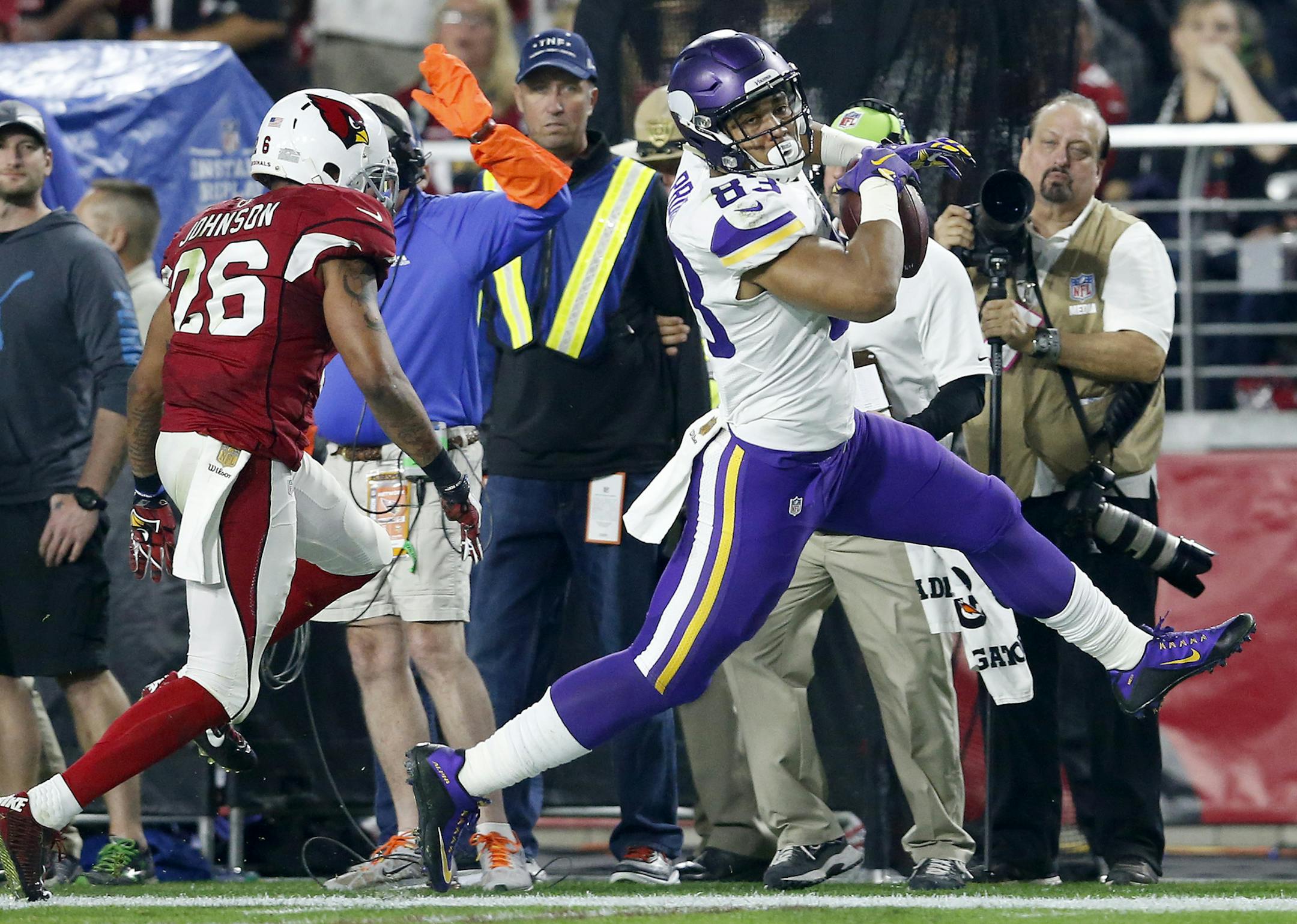 Minnesota Vikings MyCole Pruitt (82). ] CARLOS GONZALEZ ï cgonzalez@startribune.com - December 10, 2015, Glendale, AZ, University of Phoenix Stadium, NFL, Minnesota Vikings vs. Arizona Cardinals