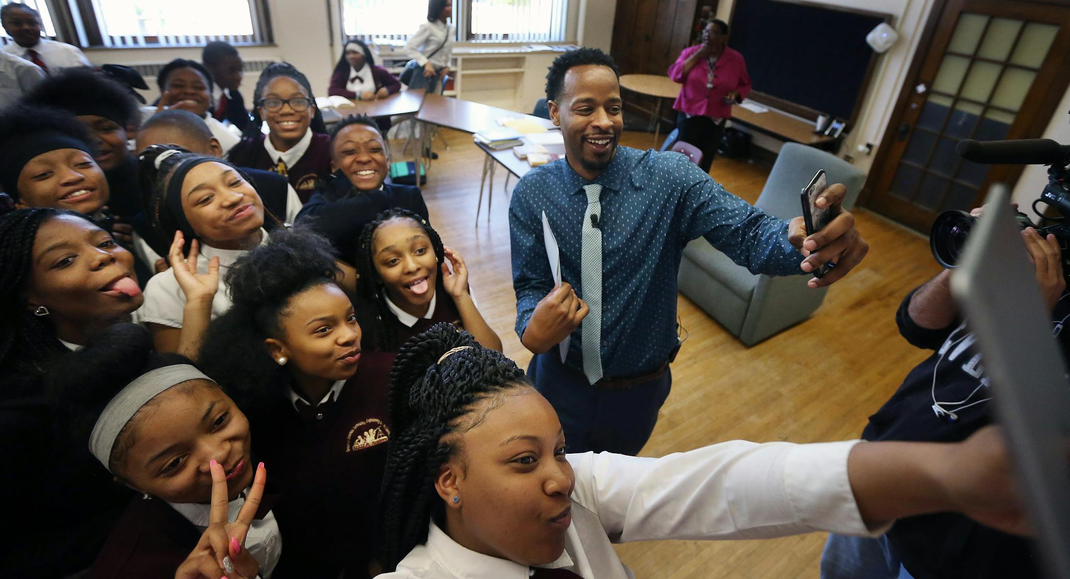 Abdul Wright took a selfie with his eighth-graders on Monday at the Best Academy in Minneapolis. He won the Minnesota Teacher of the Year award on Sunday.