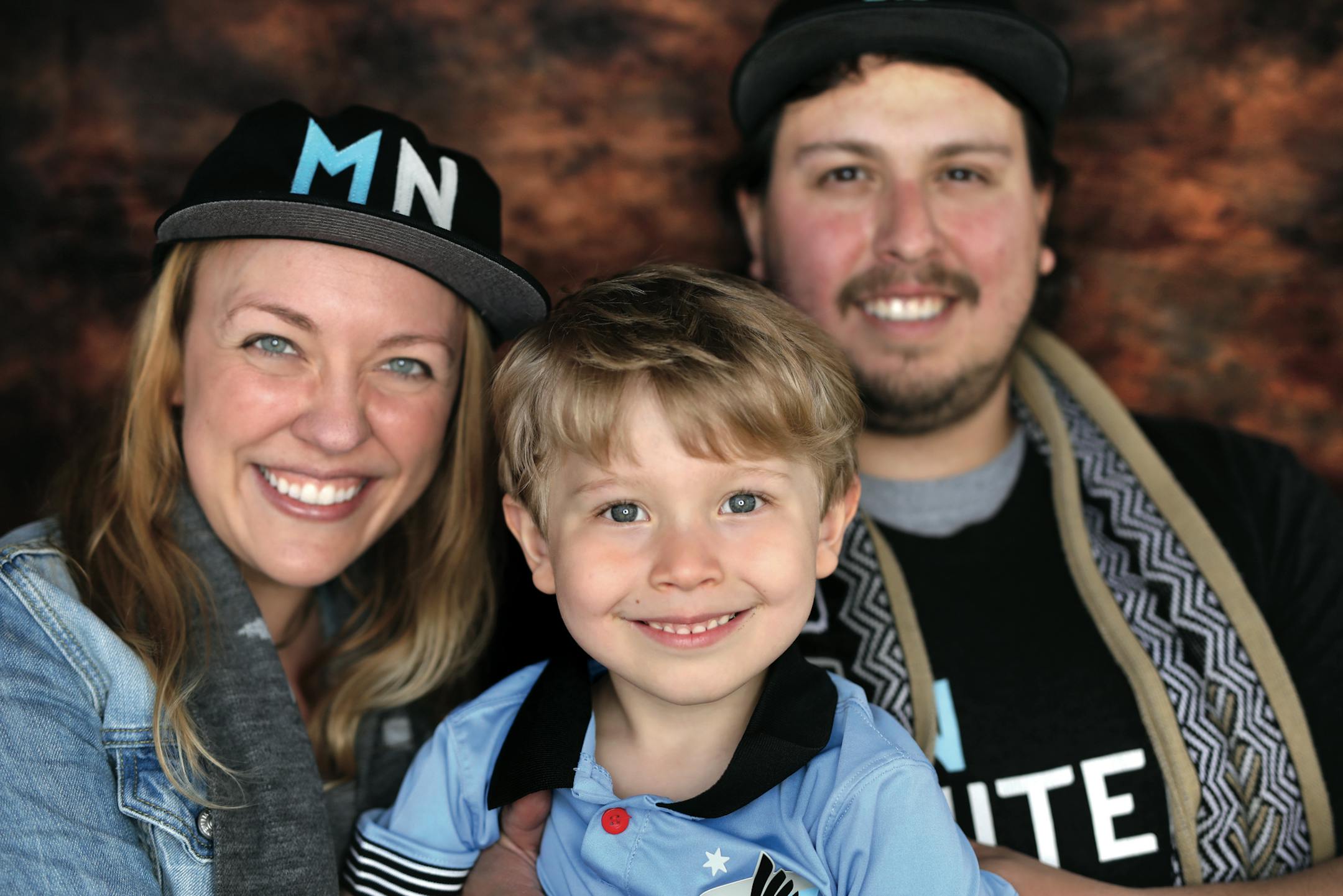 Dark Clouds - Janessa, 29, Mason, 5, & Alex, 29, all Cervantes. ] janessa.m.cervantes@gmail.com ] BRIAN PETERSON • brian.peterson@startribune.com
Minneapolis, MN 04/28/2017