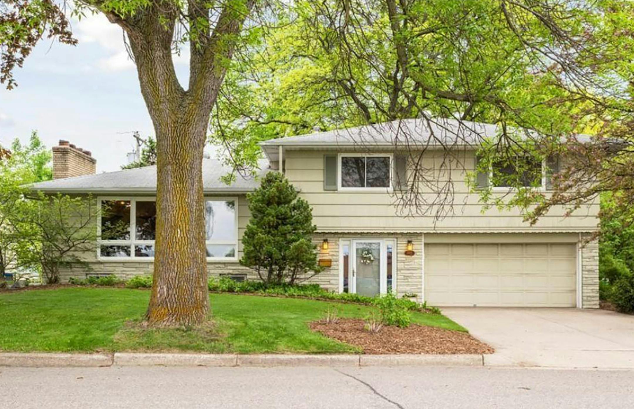 Edina
Built in 1959, this four-bedroom, three-bath house has 2,370 square feet and features three bedrooms on the upper level, vaulted ceilings, two fireplaces, hardwood floors, partially finished basement, patio, deck on a cul-de-sac lot. Listed by Laurie Allen, Coldwell Banker Burnet, 612-280-8889.